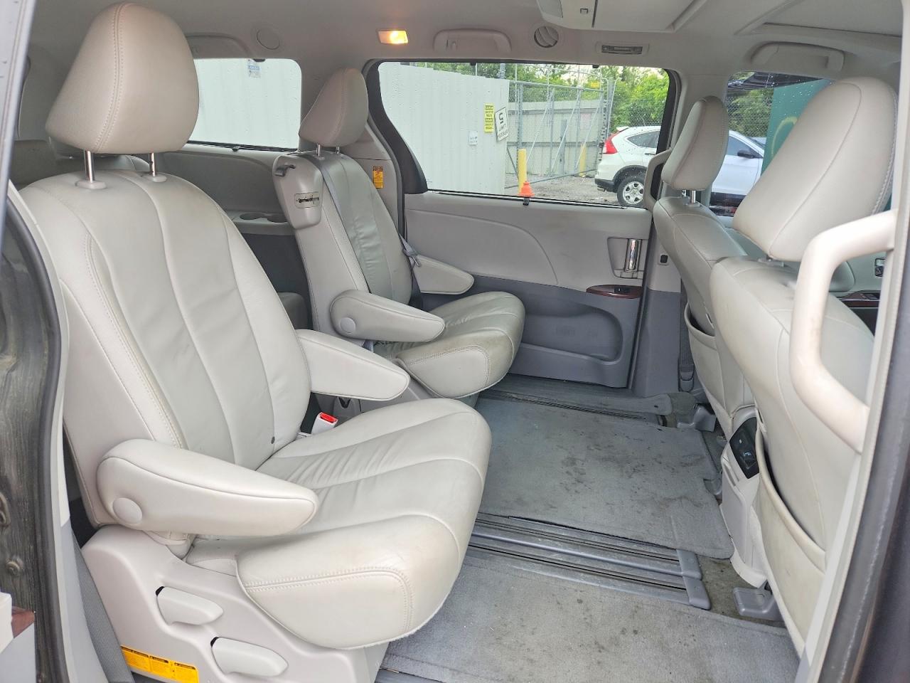 2014 Toyota Sienna Xle 8-passenger Gray vin: 5TDYK3DC2ES466830