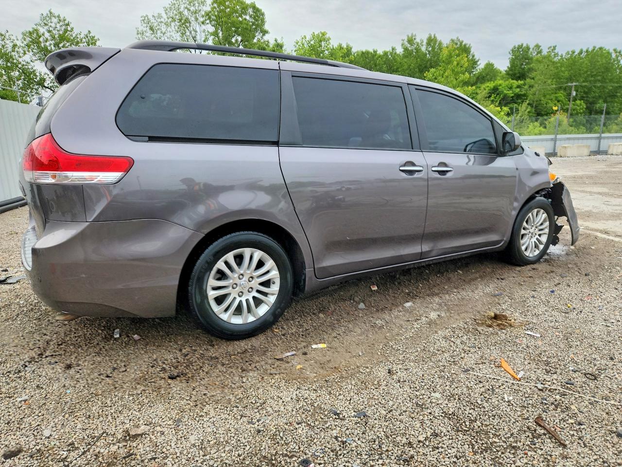 2014 Toyota Sienna Xle 8-passenger Gray vin: 5TDYK3DC2ES466830