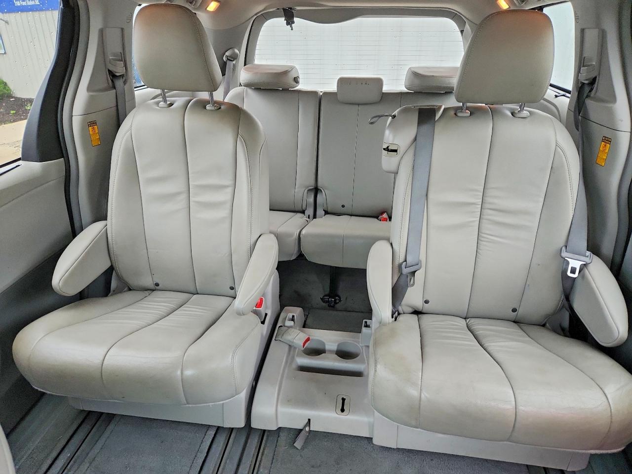 2014 Toyota Sienna Xle 8-passenger Gray vin: 5TDYK3DC2ES466830