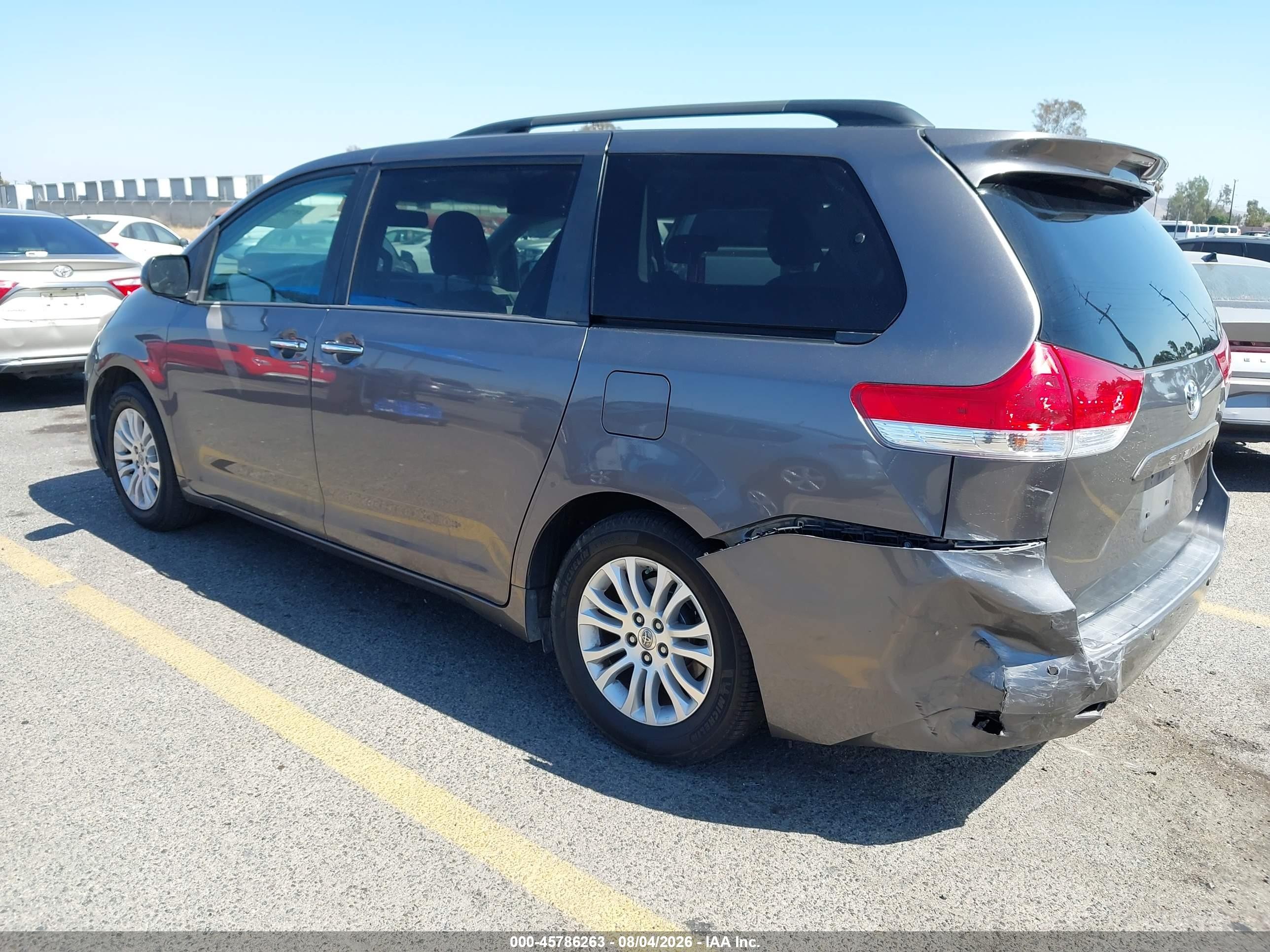 2014 Toyota Sienna Xle V6 8 Passenger Коричневый vin: 5TDYK3DC2ES468383