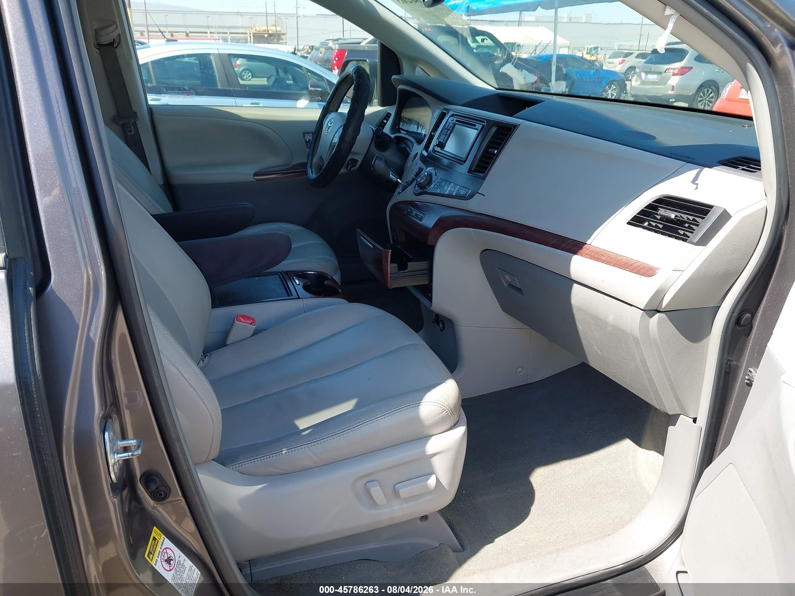 2014 Toyota Sienna Xle V6 8 Passenger Коричневый vin: 5TDYK3DC2ES468383