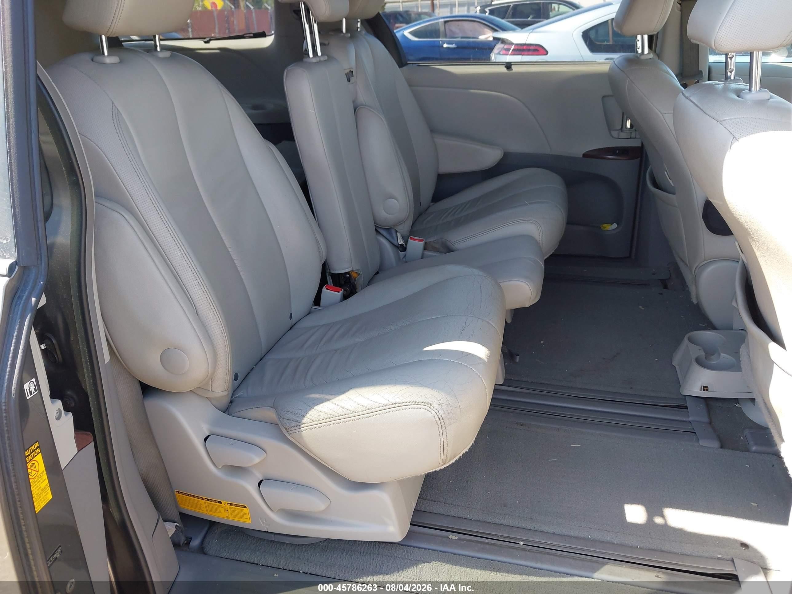2014 Toyota Sienna Xle V6 8 Passenger Коричневый vin: 5TDYK3DC2ES468383