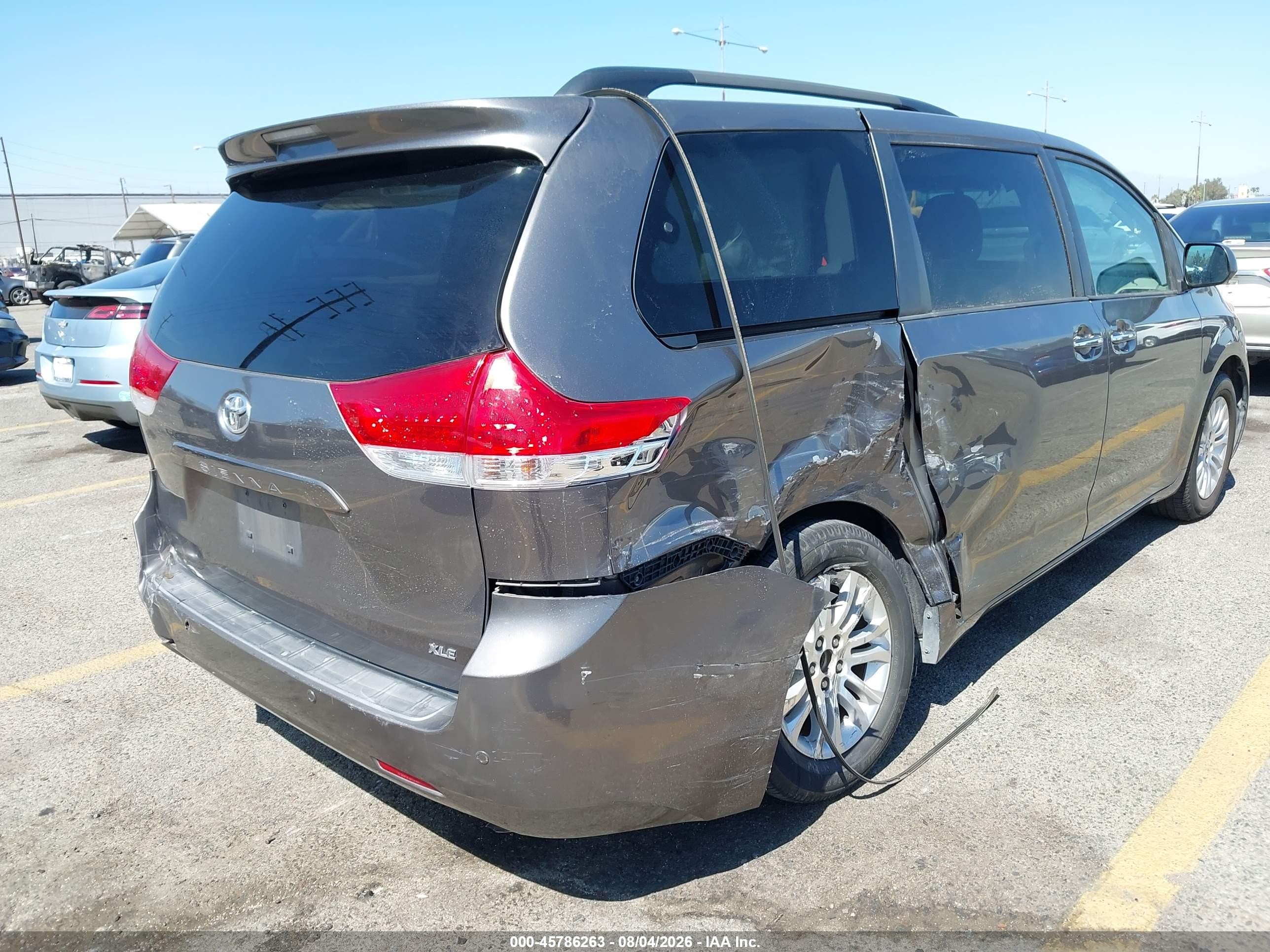 2014 Toyota Sienna Xle V6 8 Passenger Коричневый vin: 5TDYK3DC2ES468383