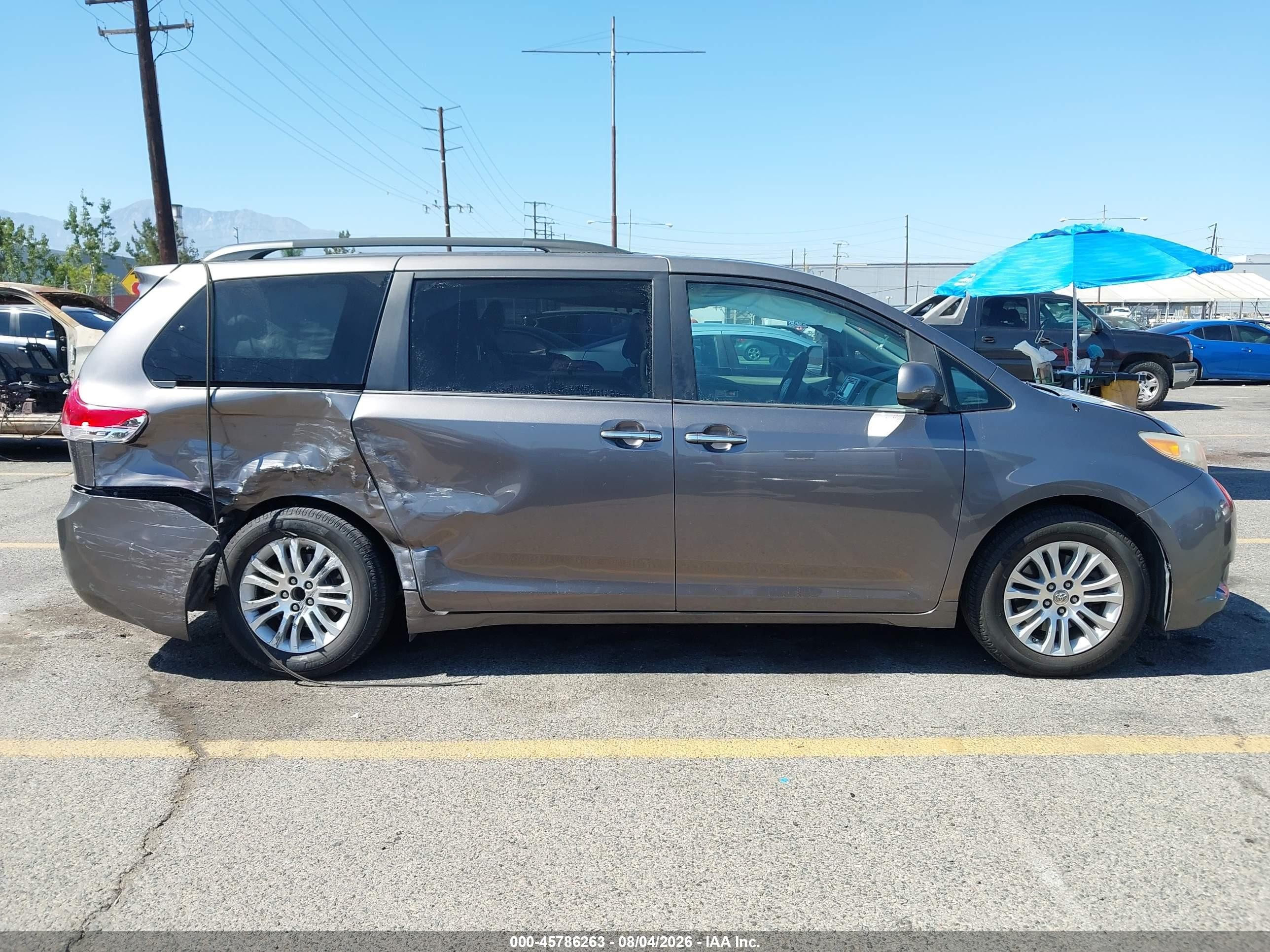 2014 Toyota Sienna Xle V6 8 Passenger Коричневый vin: 5TDYK3DC2ES468383