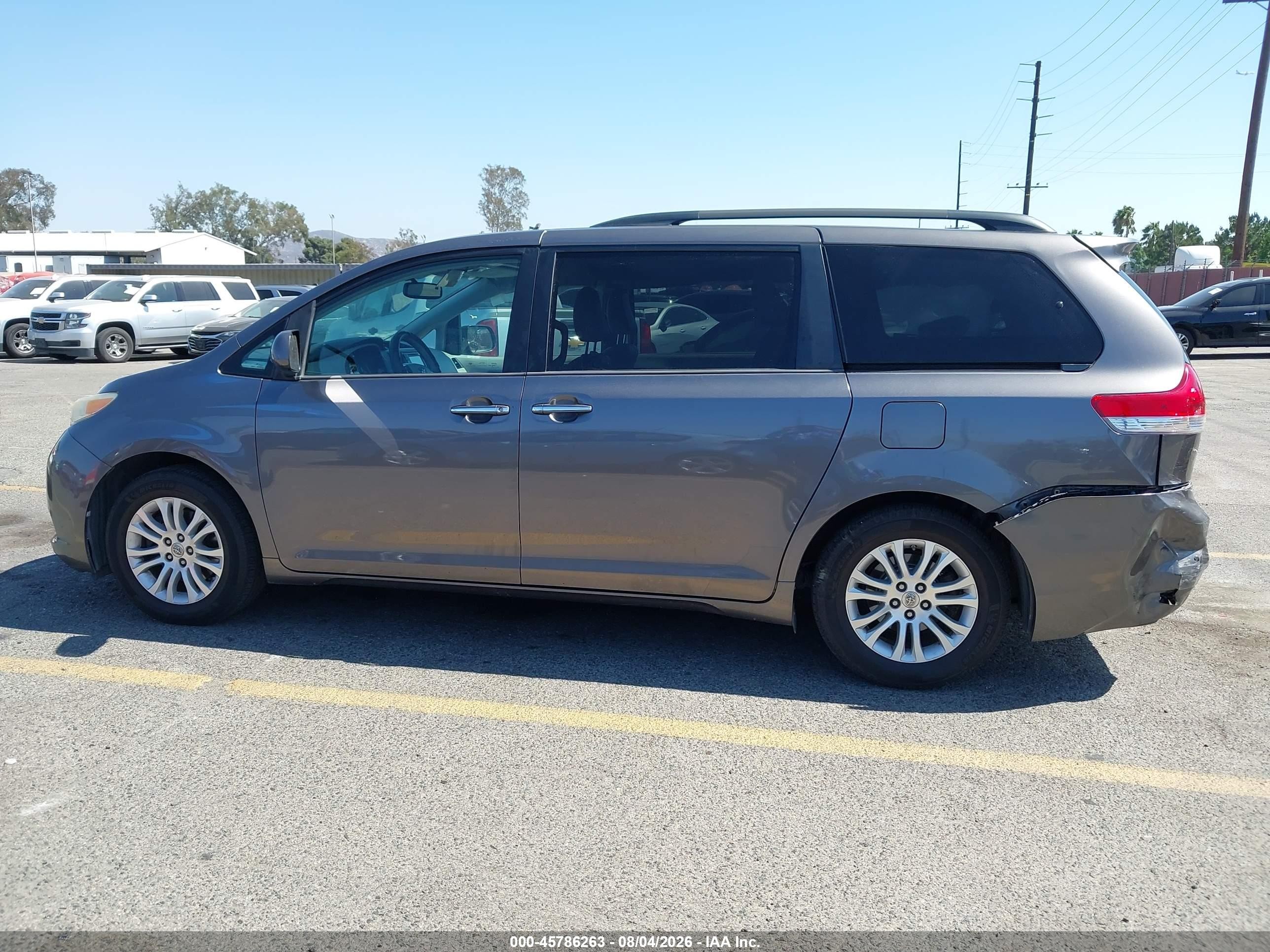 2014 Toyota Sienna Xle V6 8 Passenger Коричневый vin: 5TDYK3DC2ES468383