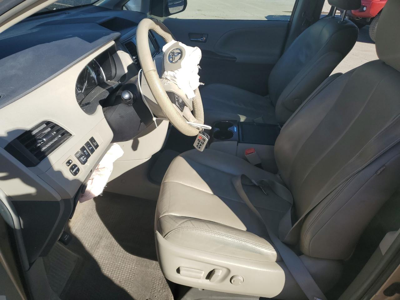 2014 Toyota Sienna Xle 8-passenger Tan vin: 5TDYK3DC2ES473888