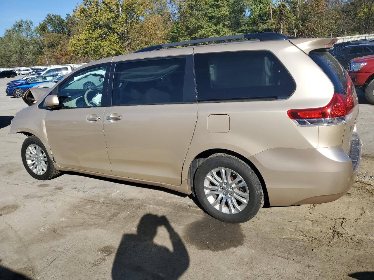 2014 Toyota Sienna Xle 8-passenger Tan vin: 5TDYK3DC2ES473888