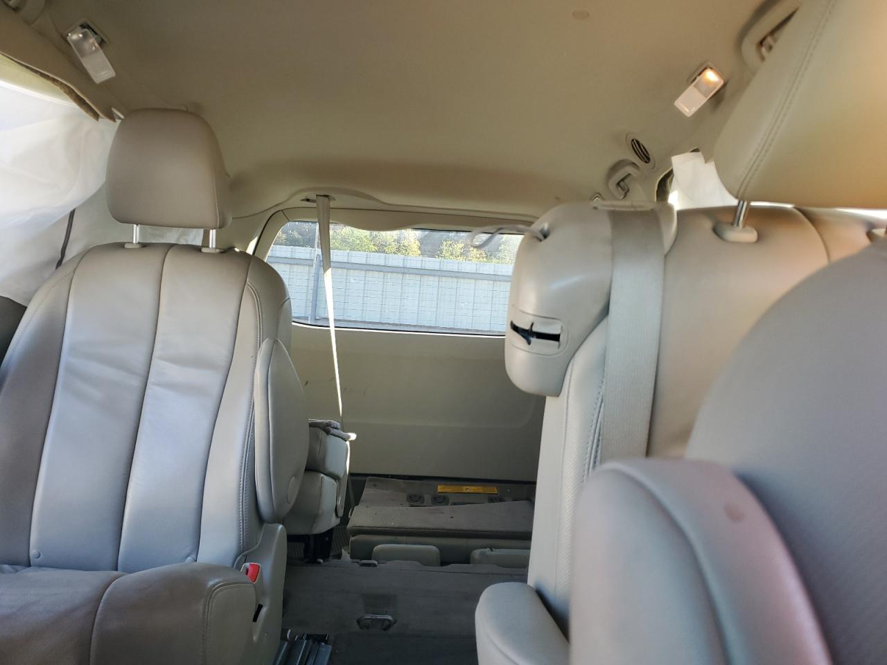 2014 Toyota Sienna Xle 8-passenger Tan vin: 5TDYK3DC2ES473888