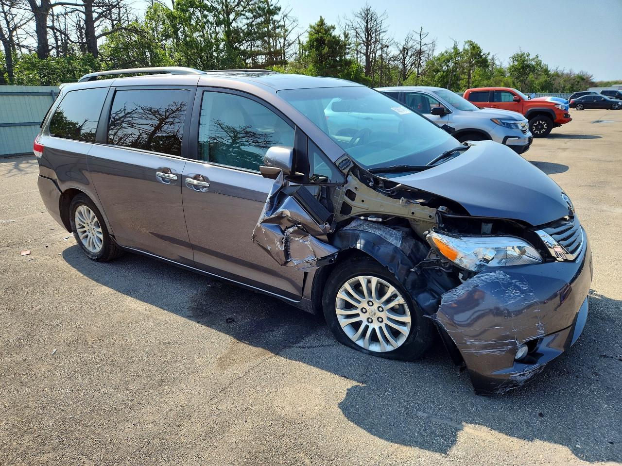 2014 Toyota Sienna Xle 8-passenger Gray vin: 5TDYK3DC2ES491517