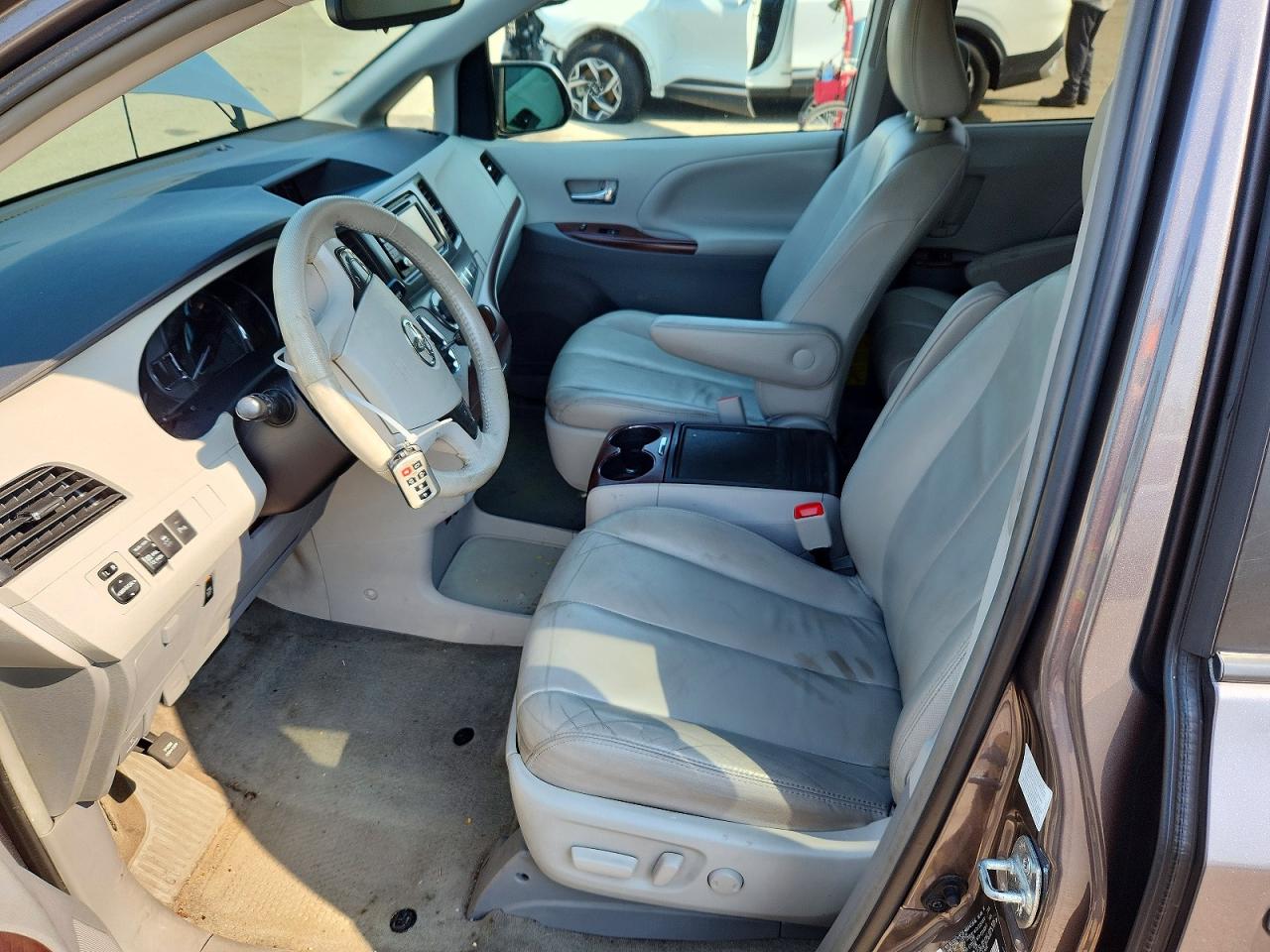2014 Toyota Sienna Xle 8-passenger Gray vin: 5TDYK3DC2ES491517