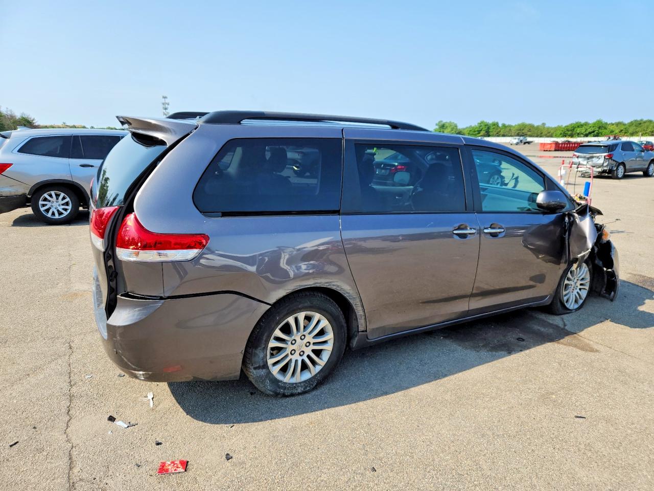 2014 Toyota Sienna Xle 8-passenger Gray vin: 5TDYK3DC2ES491517
