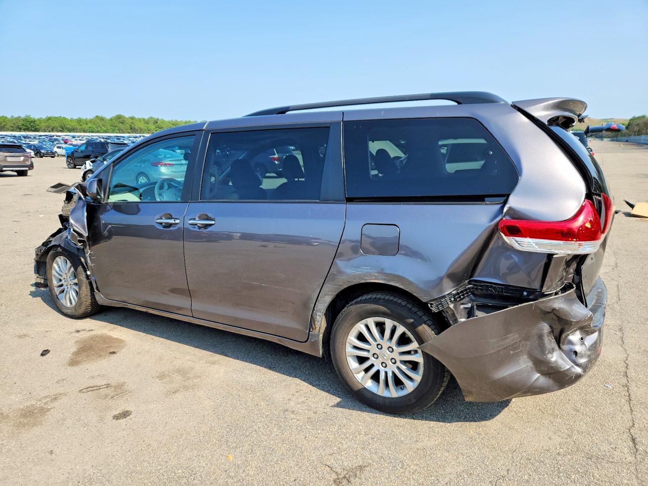 2014 Toyota Sienna Xle 8-passenger Gray vin: 5TDYK3DC2ES491517