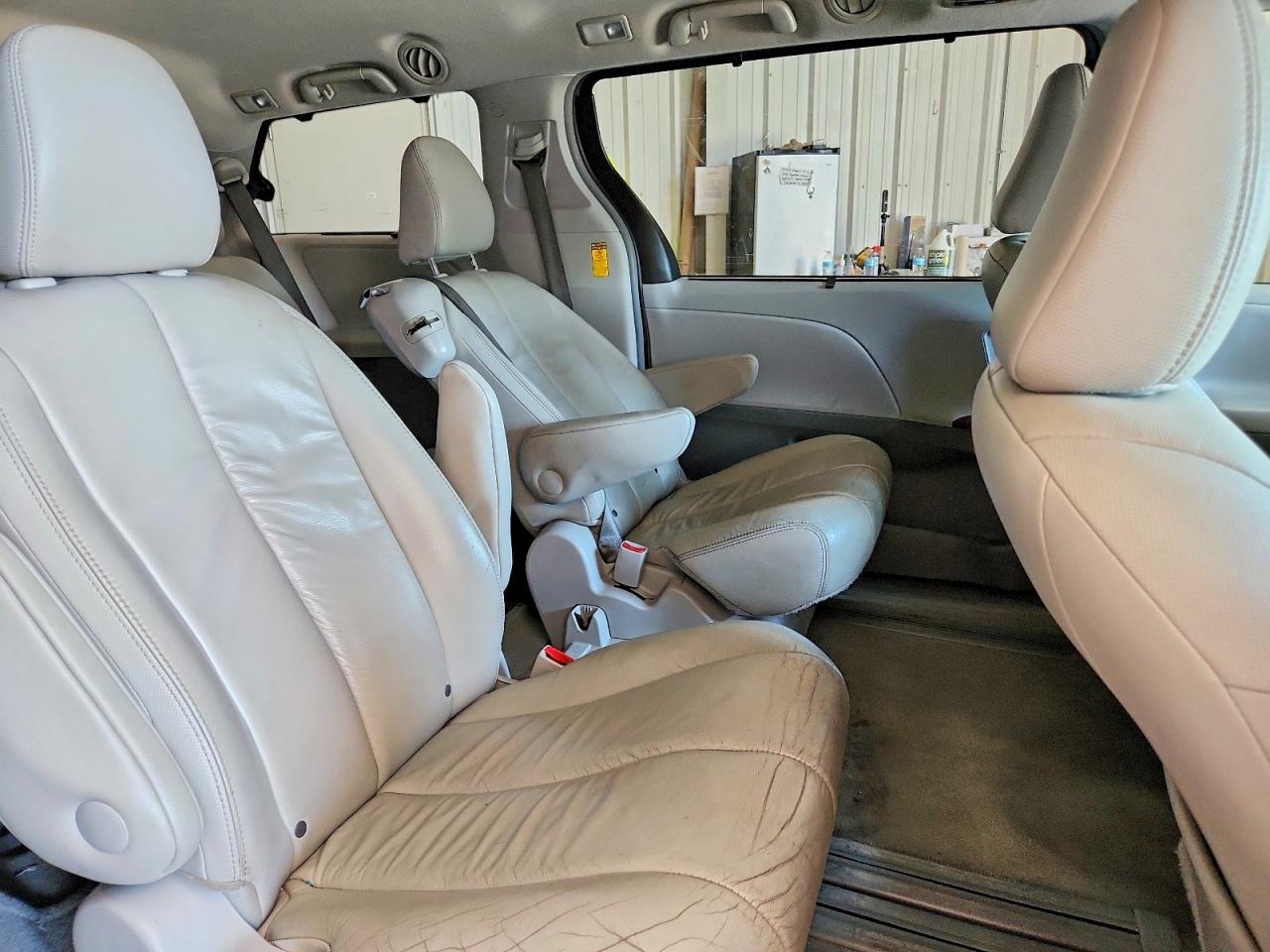 2014 Toyota Sienna Xle 8-passenger Gray vin: 5TDYK3DC2ES497348