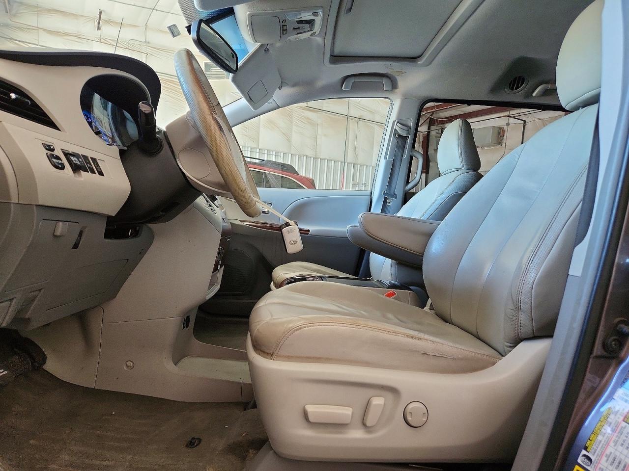 2014 Toyota Sienna Xle 8-passenger Gray vin: 5TDYK3DC2ES497348