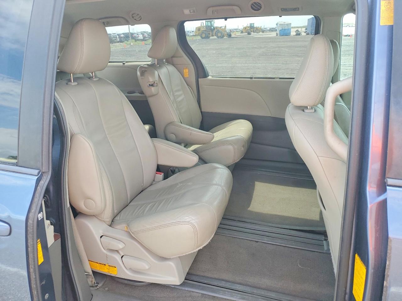 2014 Toyota Sienna Xle 8-passenger Blue vin: 5TDYK3DC2ES508123