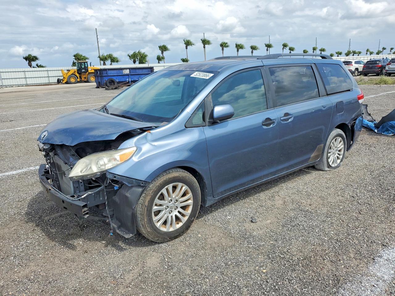 2014 Toyota Sienna Xle 8-passenger Blue vin: 5TDYK3DC2ES508123