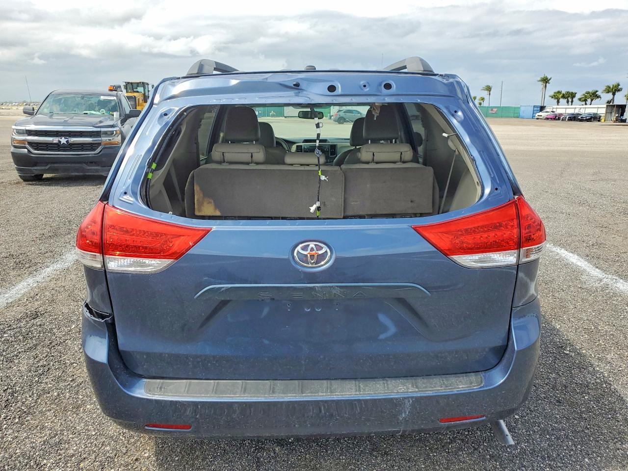 2014 Toyota Sienna Xle 8-passenger Blue vin: 5TDYK3DC2ES508123