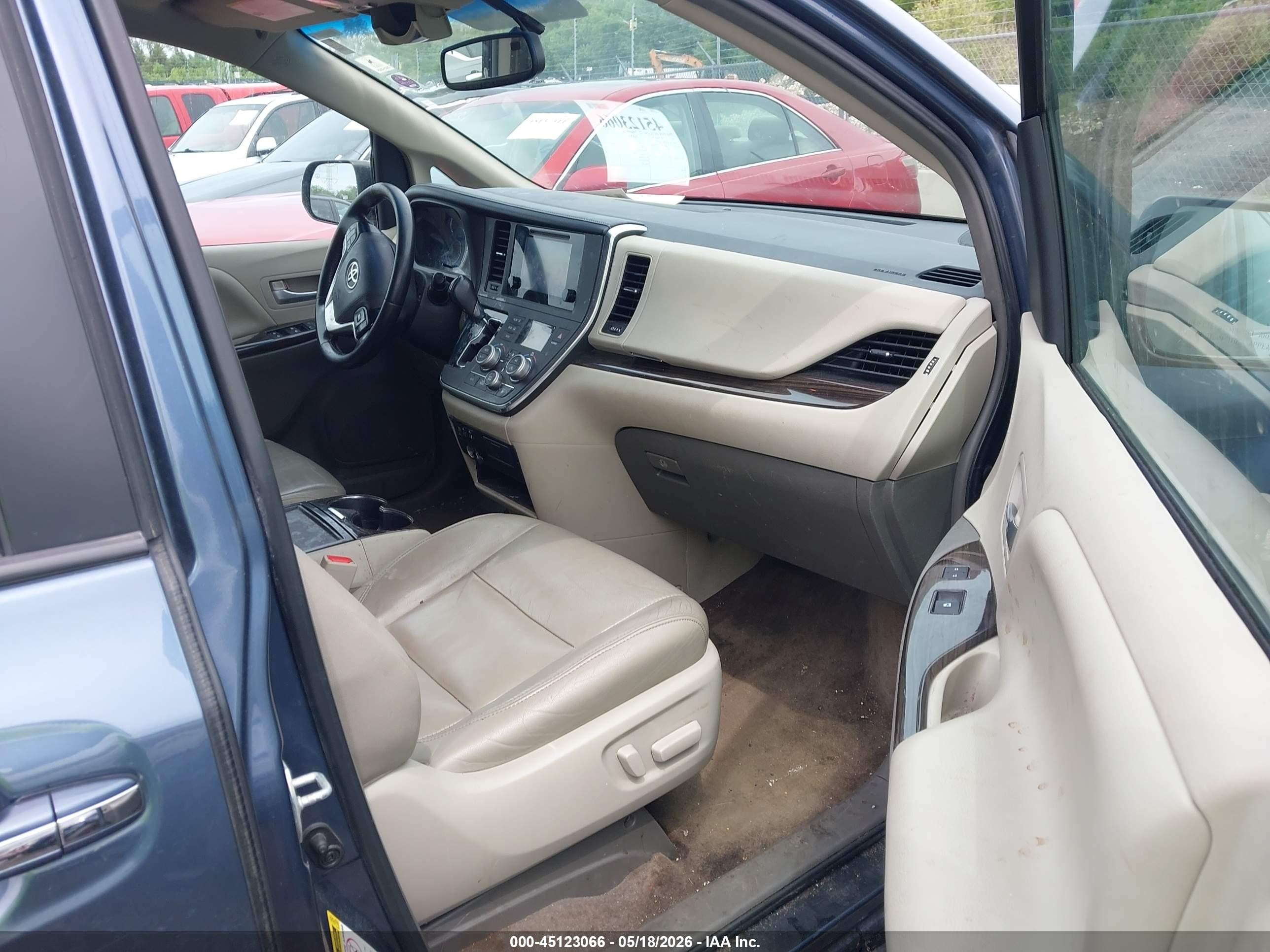 2015 Toyota Sienna Xle 8 Passenger Blue vin: 5TDYK3DC2FS534061