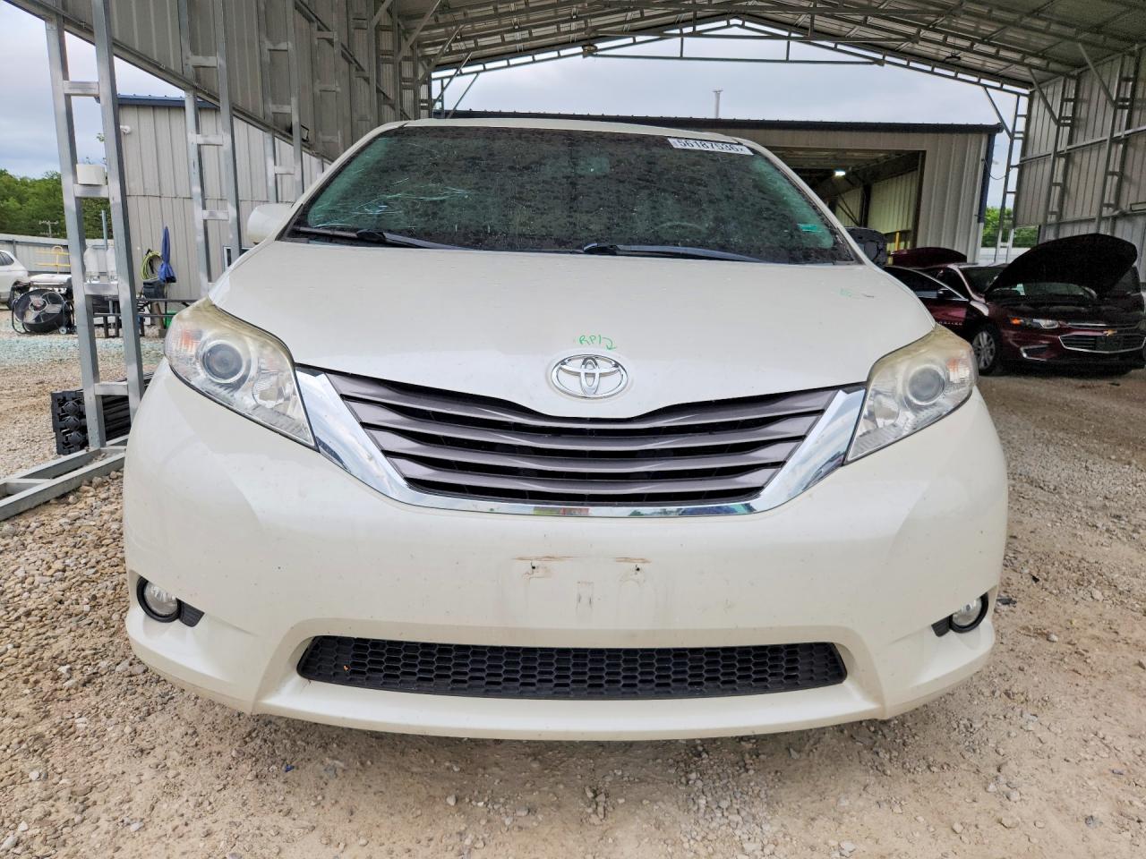2015 Toyota Sienna Xle 8-passenger White vin: 5TDYK3DC2FS536618