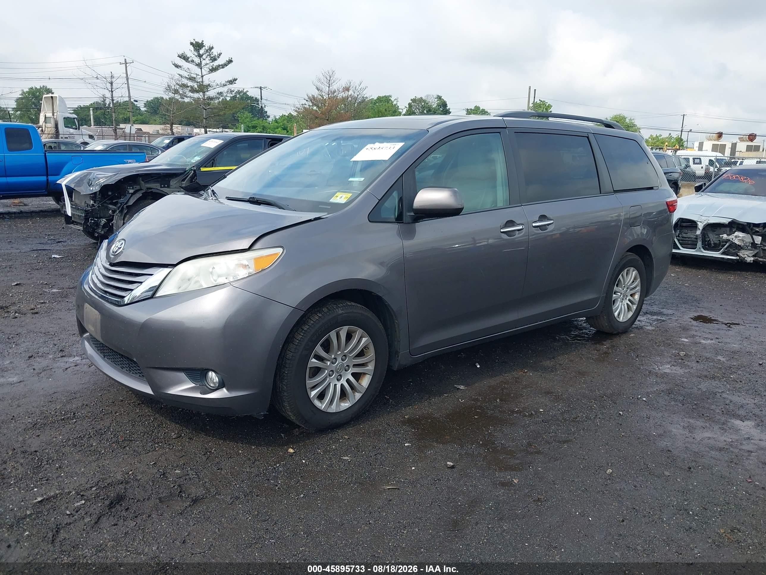 2015 Toyota Sienna Xle 8 Passenger Gray vin: 5TDYK3DC2FS541897