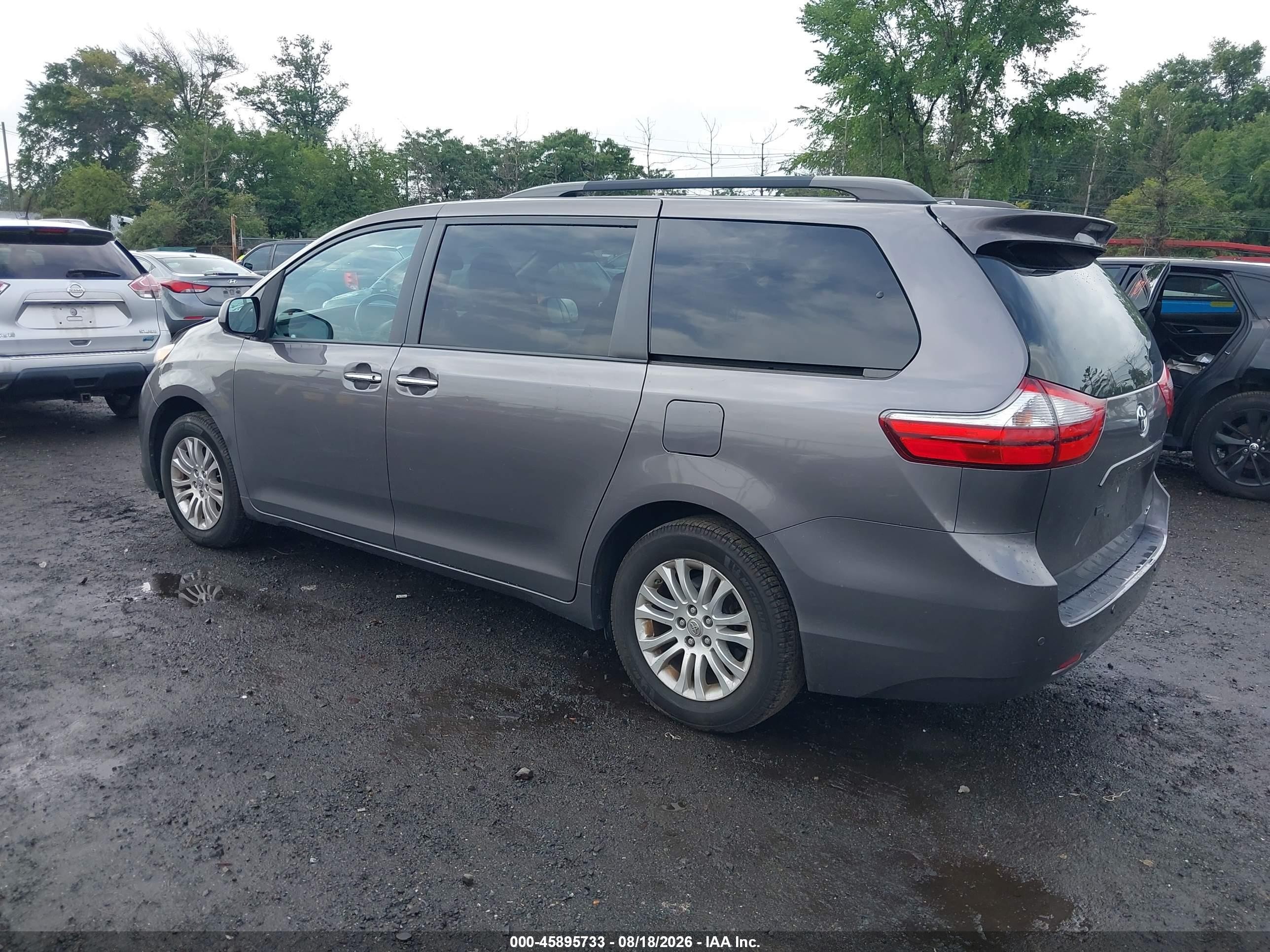 2015 Toyota Sienna Xle 8 Passenger Gray vin: 5TDYK3DC2FS541897