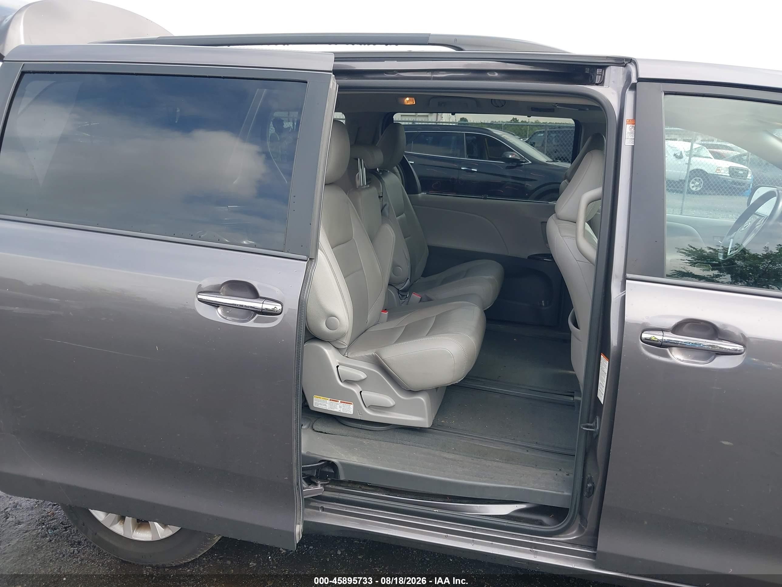 2015 Toyota Sienna Xle 8 Passenger Gray vin: 5TDYK3DC2FS541897