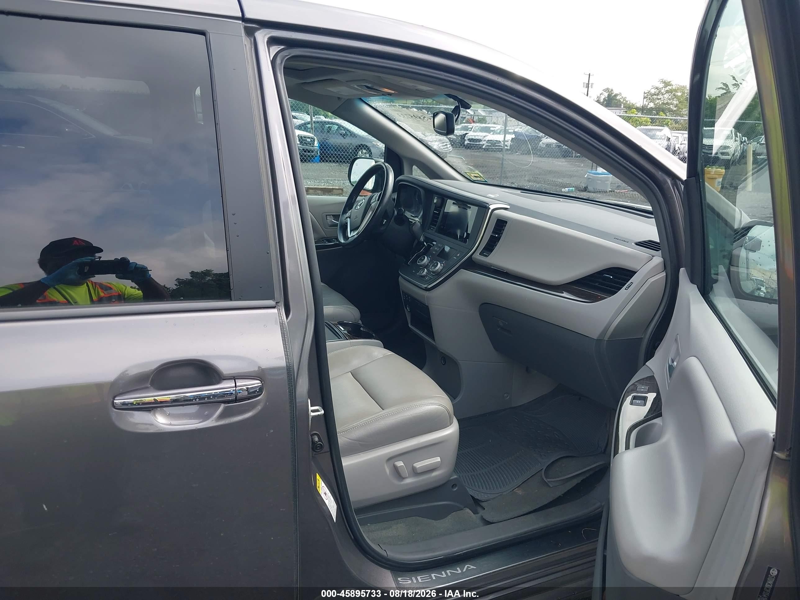 2015 Toyota Sienna Xle 8 Passenger Gray vin: 5TDYK3DC2FS541897