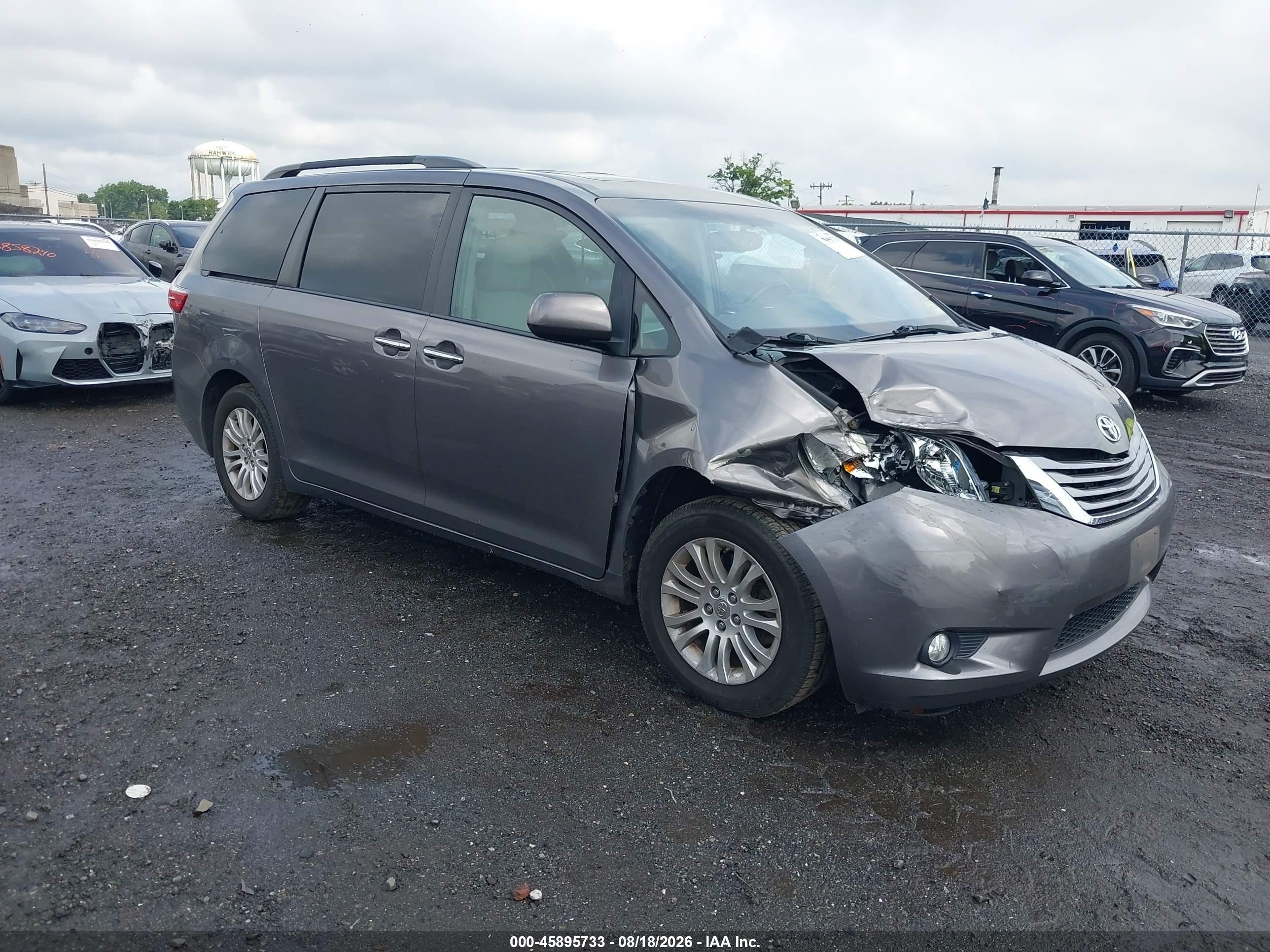 2015 Toyota Sienna Xle 8 Passenger Gray vin: 5TDYK3DC2FS541897