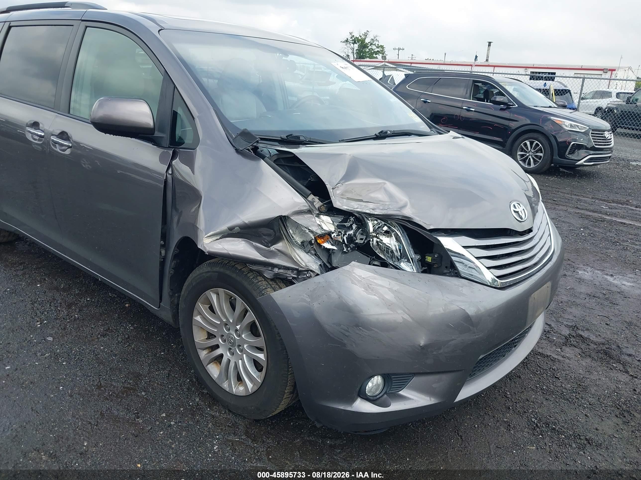 2015 Toyota Sienna Xle 8 Passenger Gray vin: 5TDYK3DC2FS541897