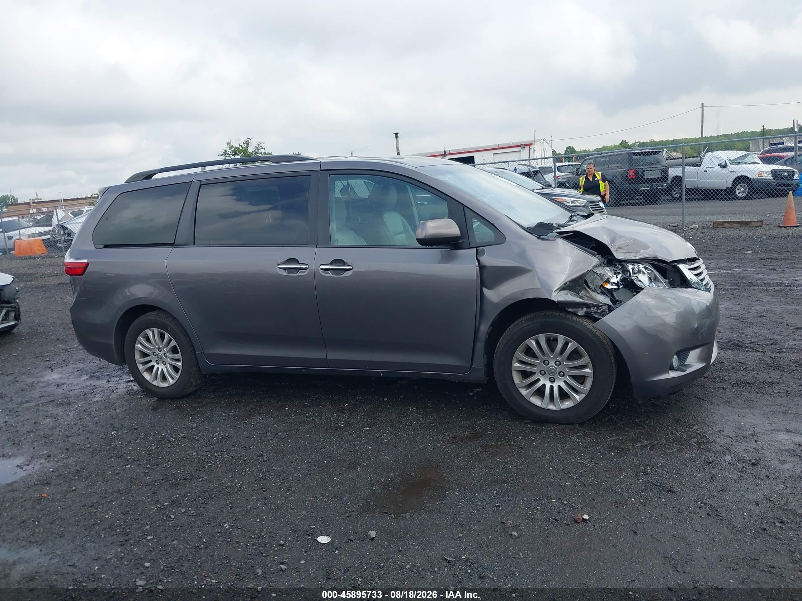 2015 Toyota Sienna Xle 8 Passenger Gray vin: 5TDYK3DC2FS541897