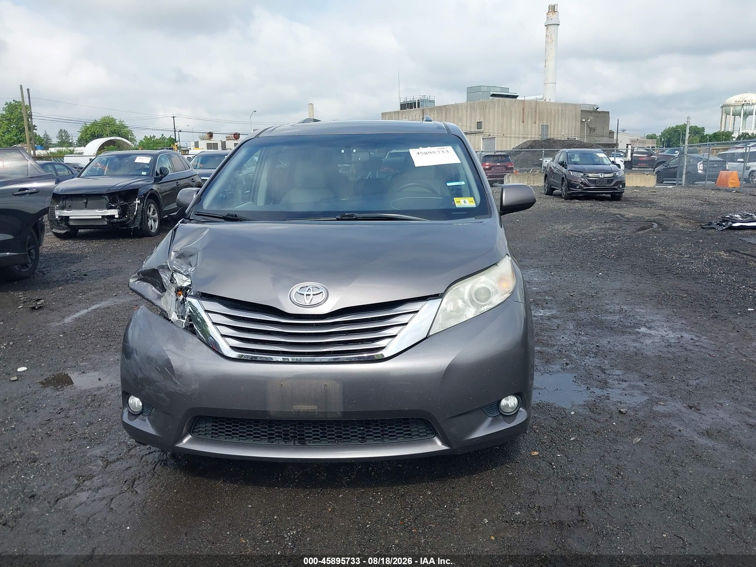 2015 Toyota Sienna Xle 8 Passenger Gray vin: 5TDYK3DC2FS541897