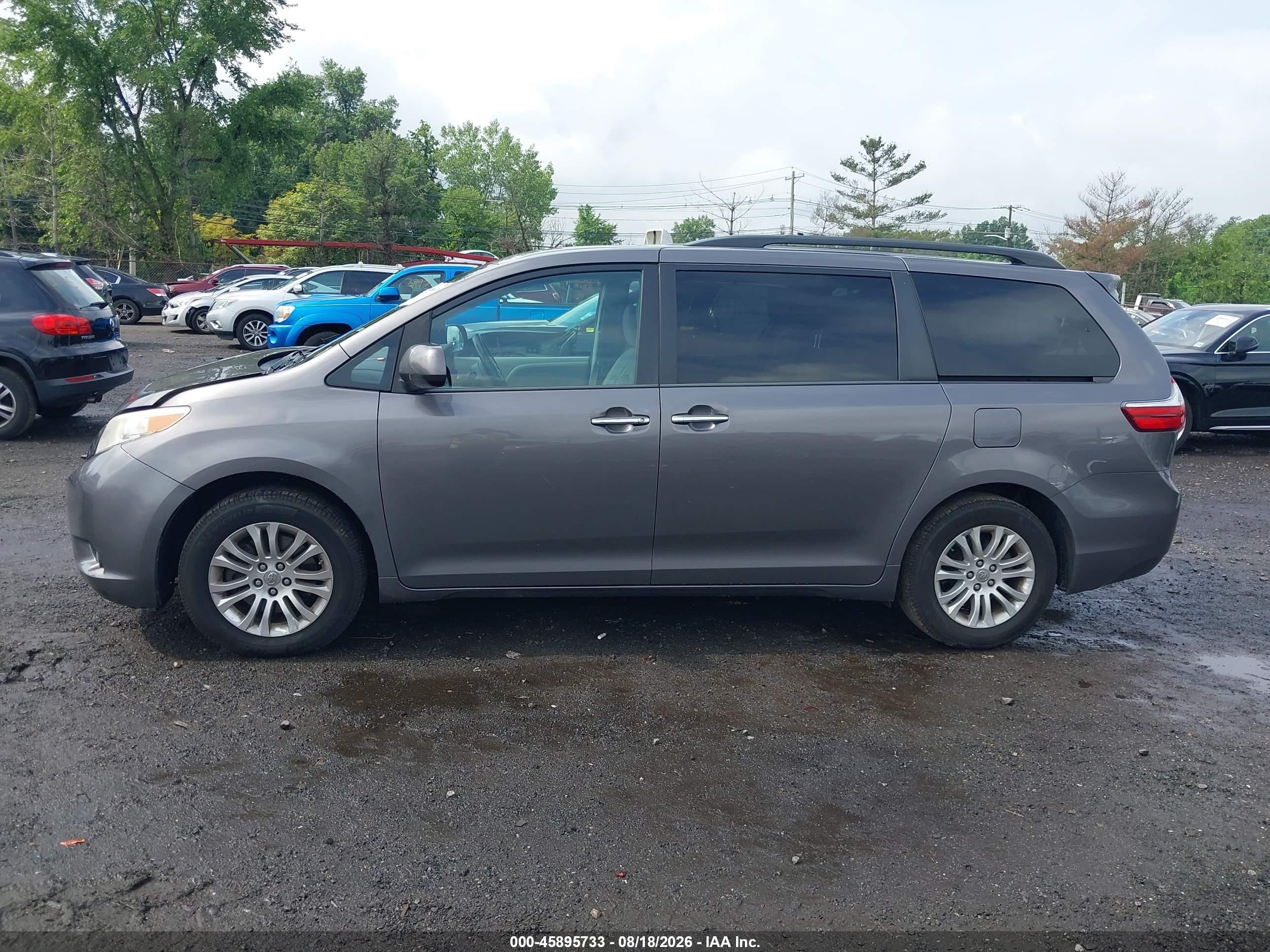 2015 Toyota Sienna Xle 8 Passenger Gray vin: 5TDYK3DC2FS541897