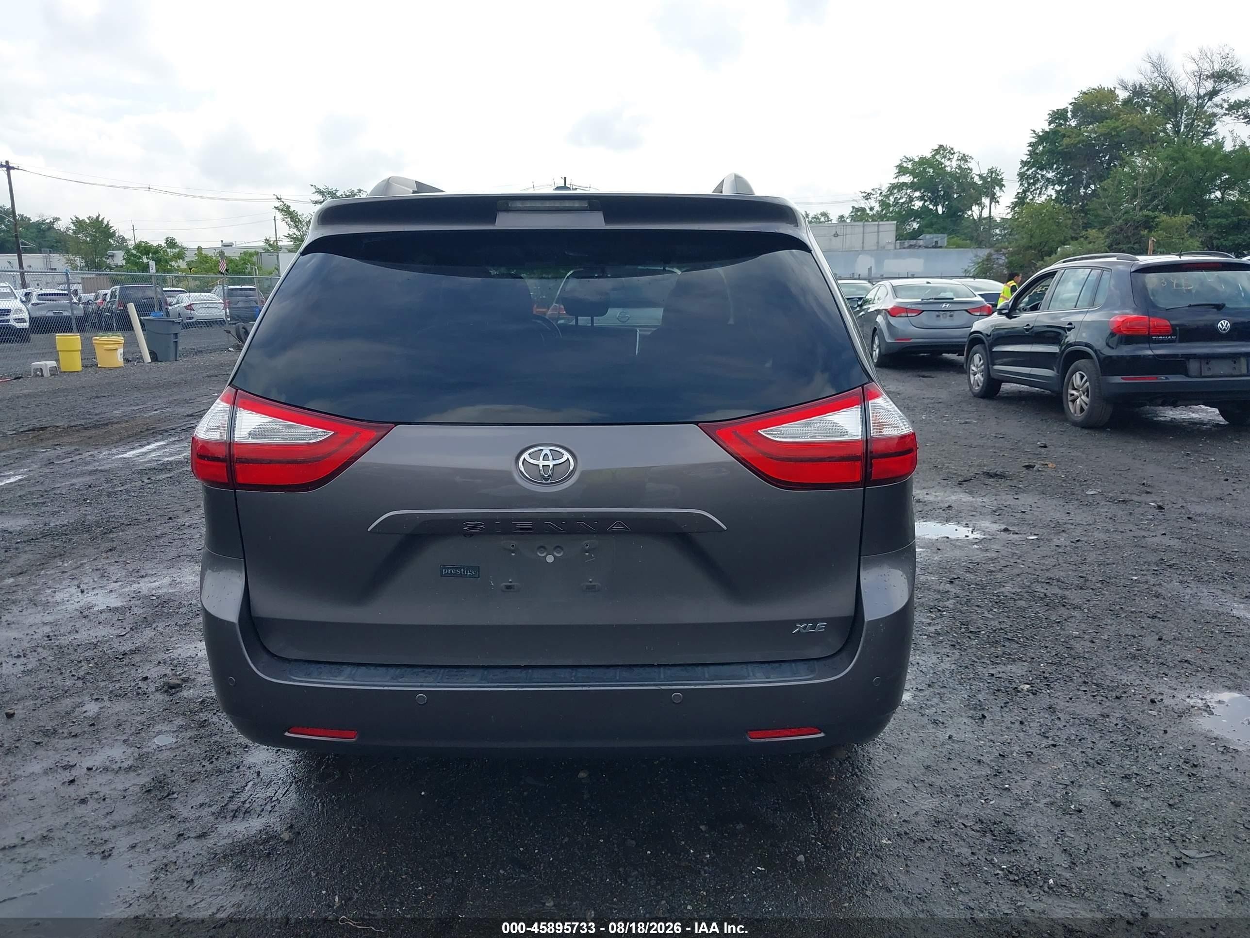 2015 Toyota Sienna Xle 8 Passenger Gray vin: 5TDYK3DC2FS541897
