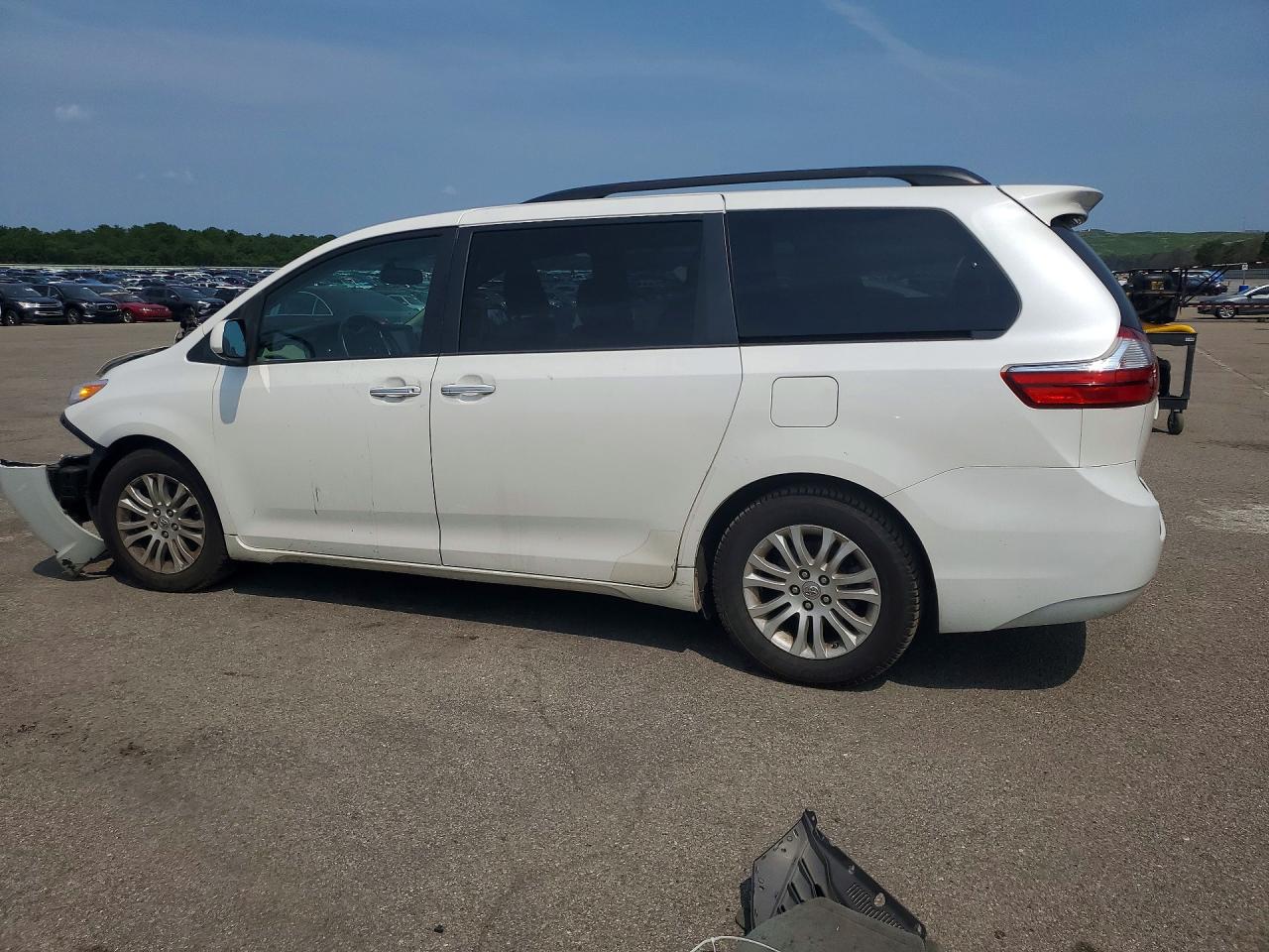 2015 Toyota Sienna Xle 8-passenger White vin: 5TDYK3DC2FS546744