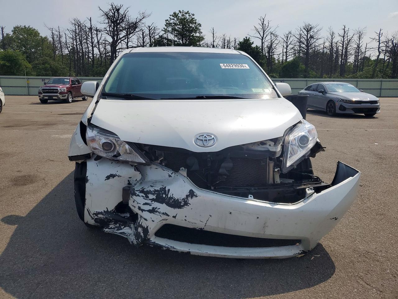 2015 Toyota Sienna Xle 8-passenger White vin: 5TDYK3DC2FS546744