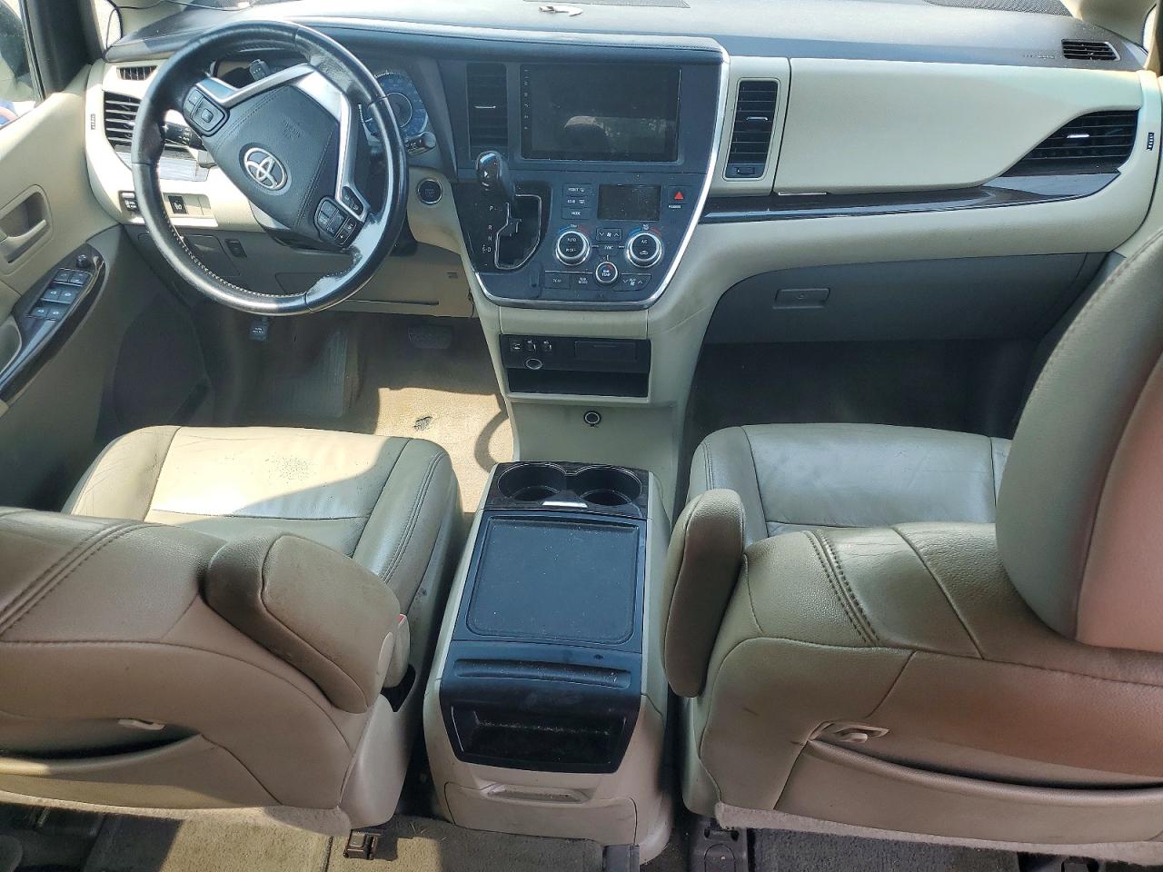 2015 Toyota Sienna Xle 8-passenger White vin: 5TDYK3DC2FS546744