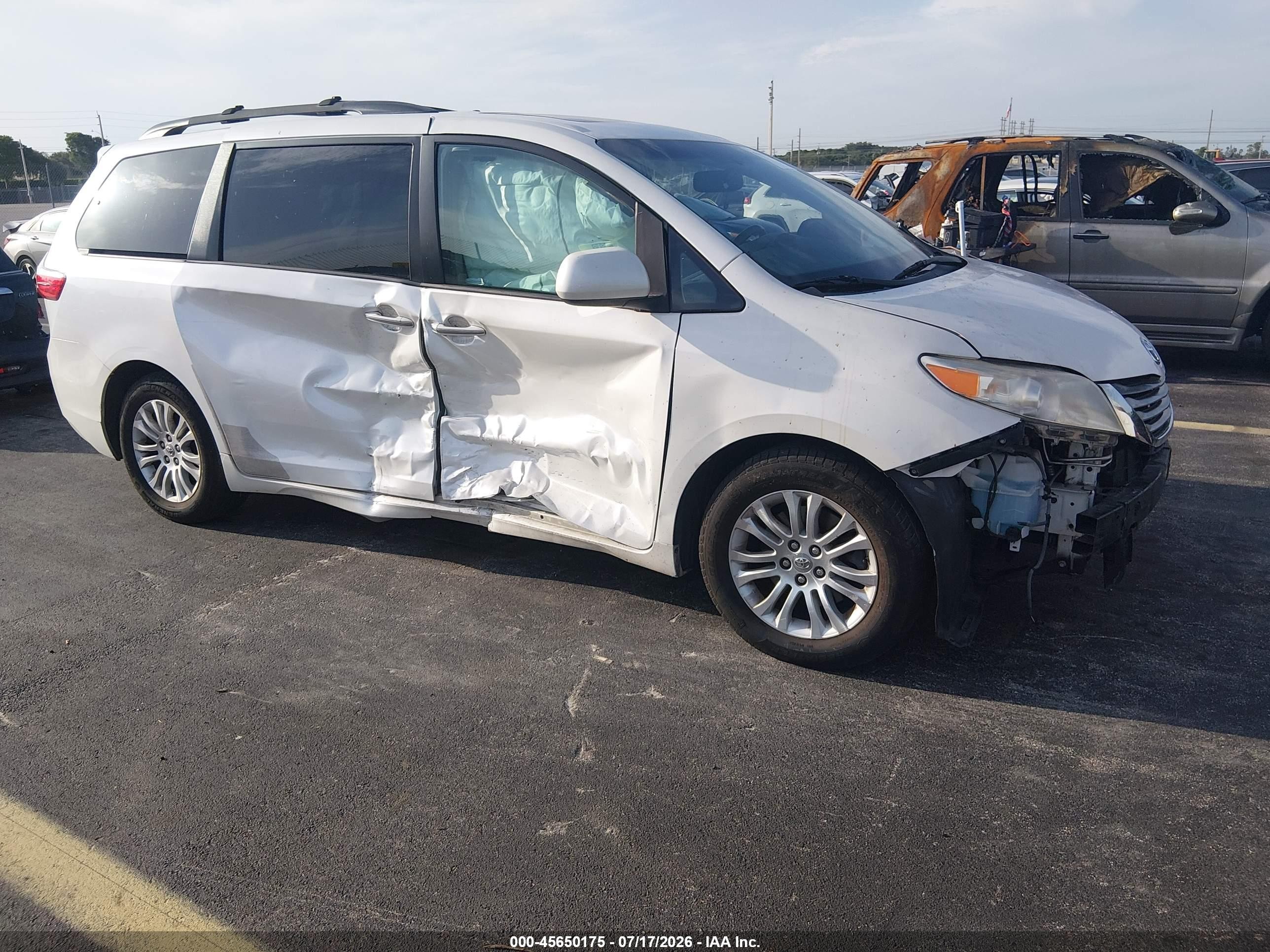2015 Toyota Sienna Xle Premium 8 Passenger Белый vin: 5TDYK3DC2FS550230