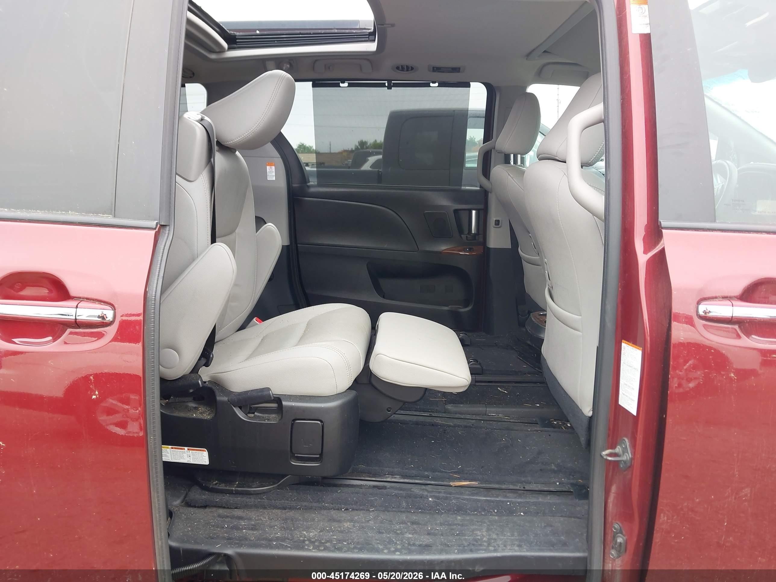 2015 Toyota Sienna Limited 7 Passenger Red vin: 5TDYK3DC2FS552186