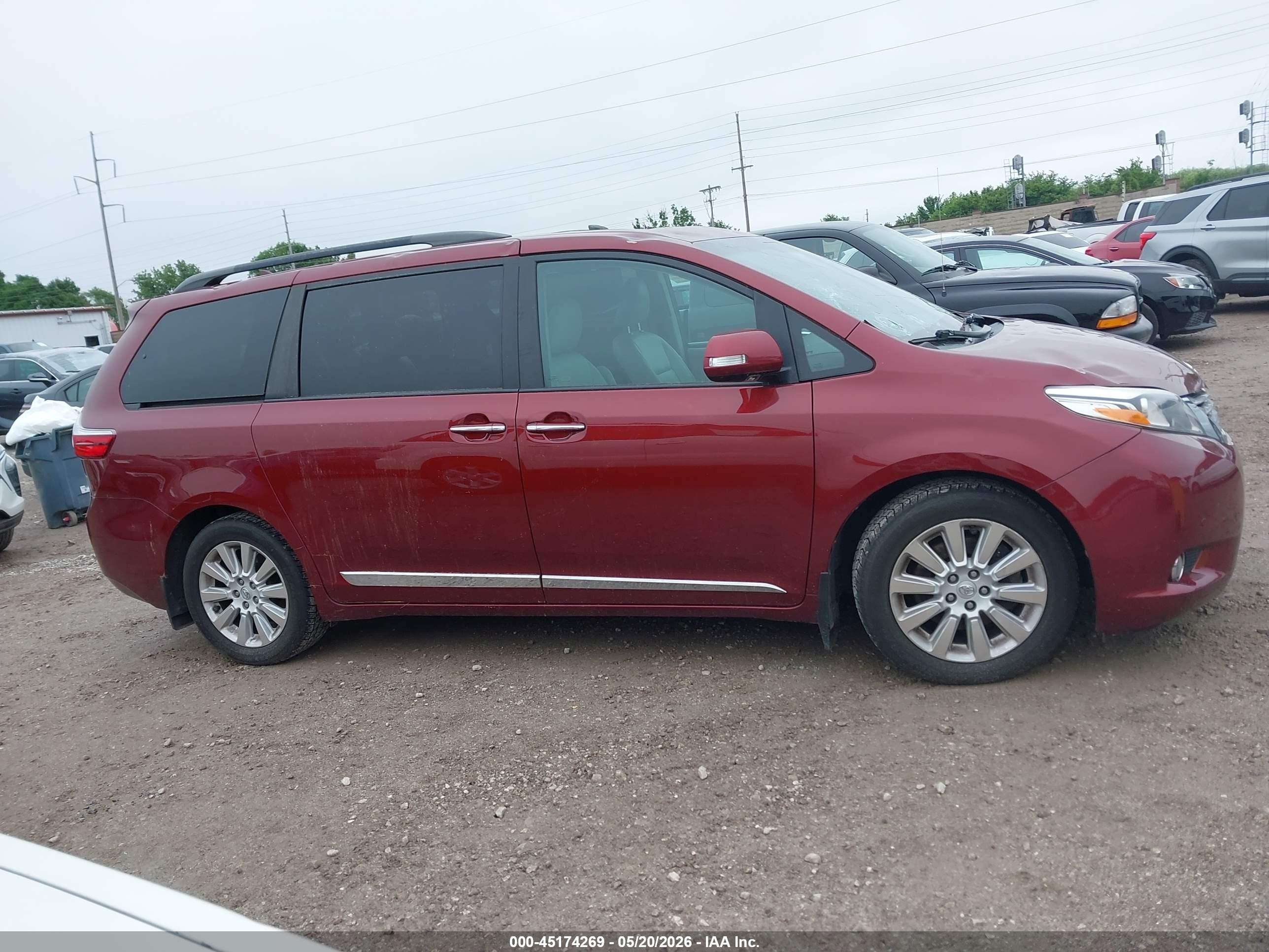 2015 Toyota Sienna Limited 7 Passenger Red vin: 5TDYK3DC2FS552186
