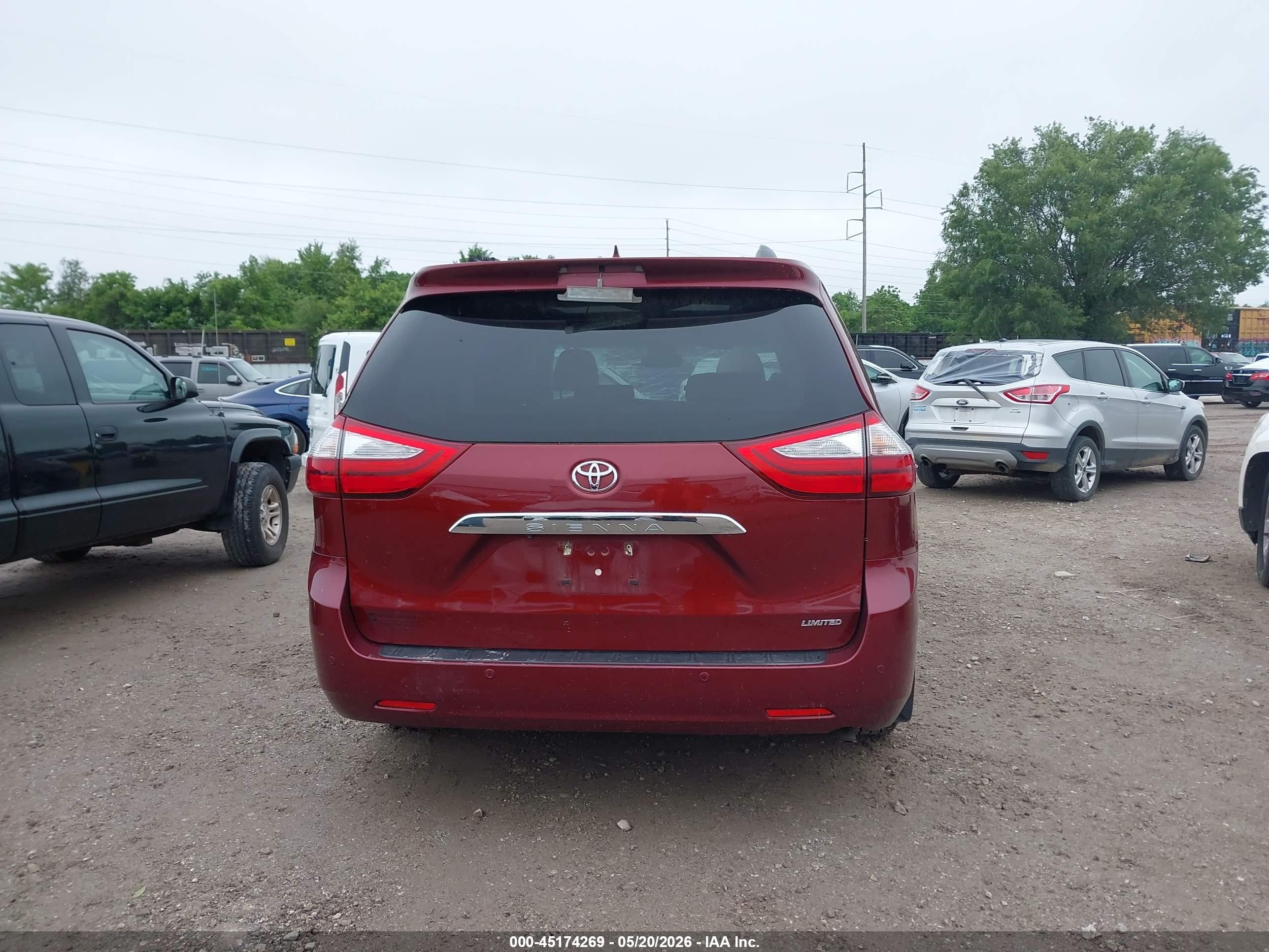2015 Toyota Sienna Limited 7 Passenger Red vin: 5TDYK3DC2FS552186