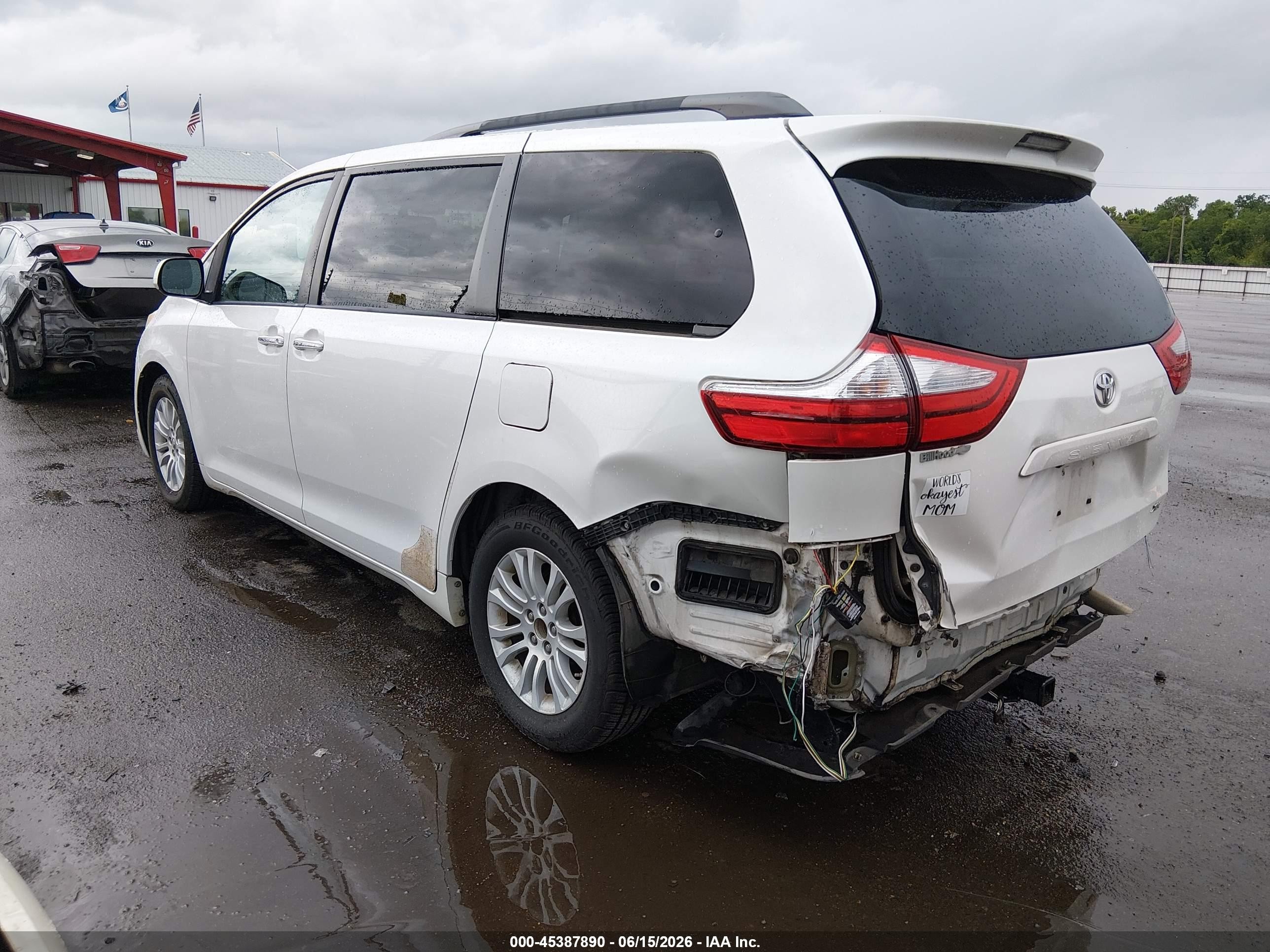 2015 Toyota Sienna Xle 8 Passenger White vin: 5TDYK3DC2FS571711