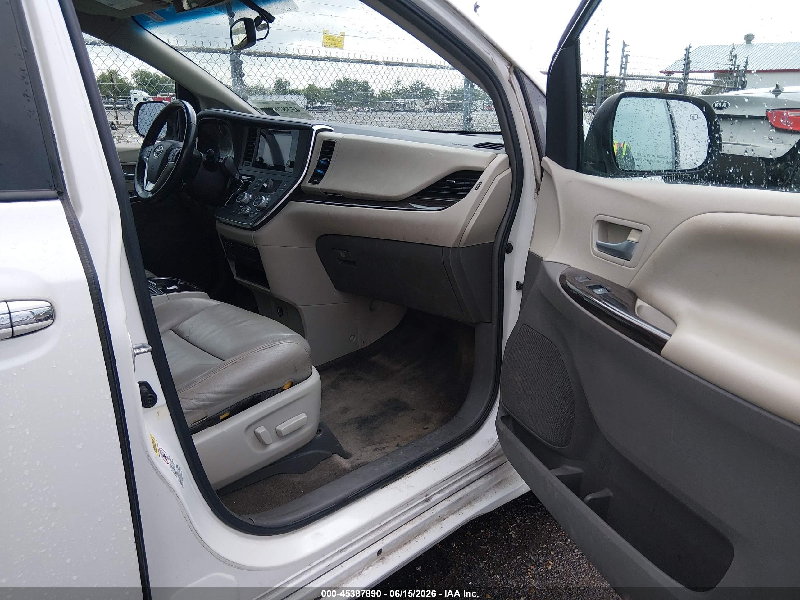 2015 Toyota Sienna Xle 8 Passenger White vin: 5TDYK3DC2FS571711