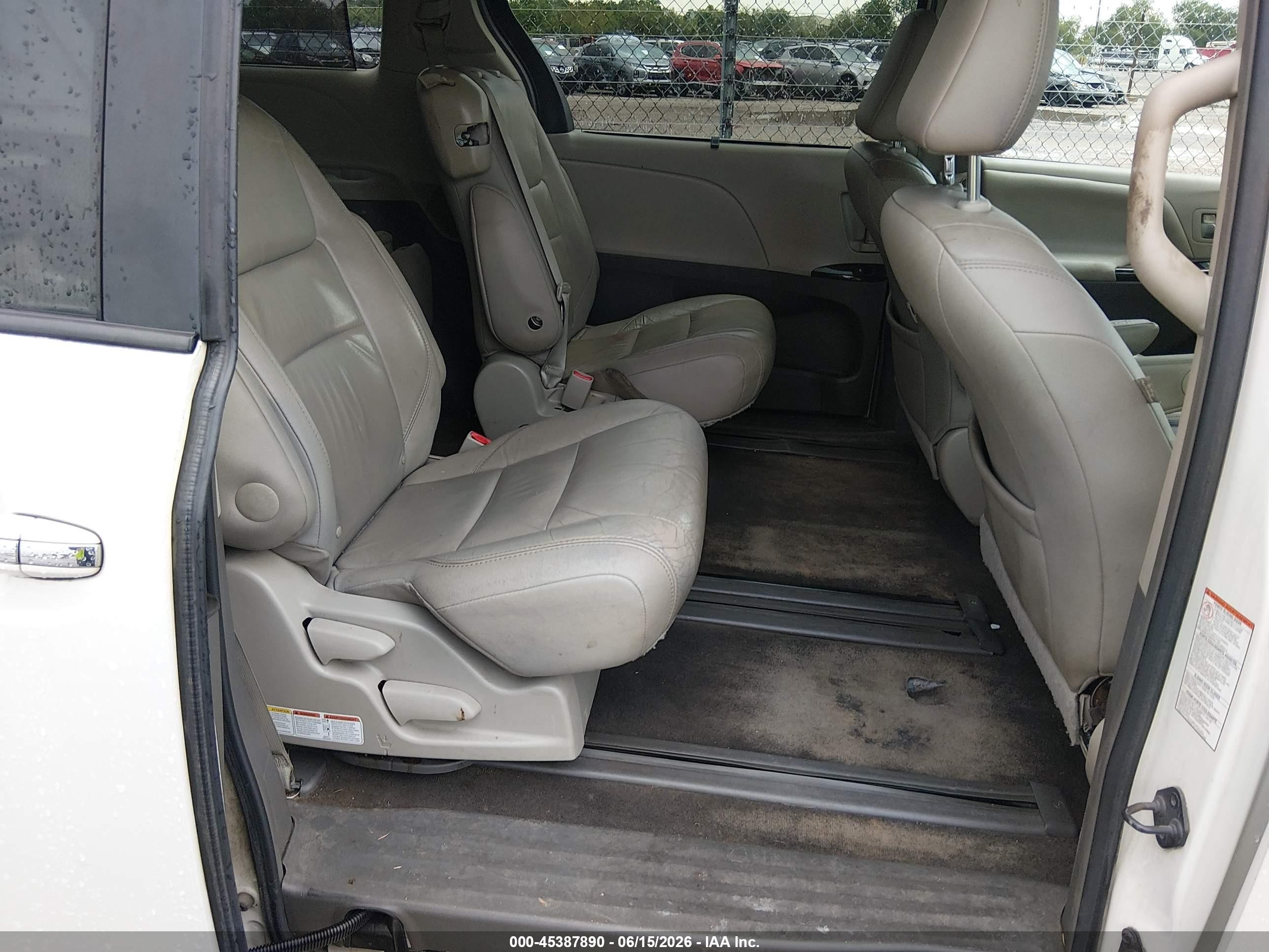 2015 Toyota Sienna Xle 8 Passenger White vin: 5TDYK3DC2FS571711