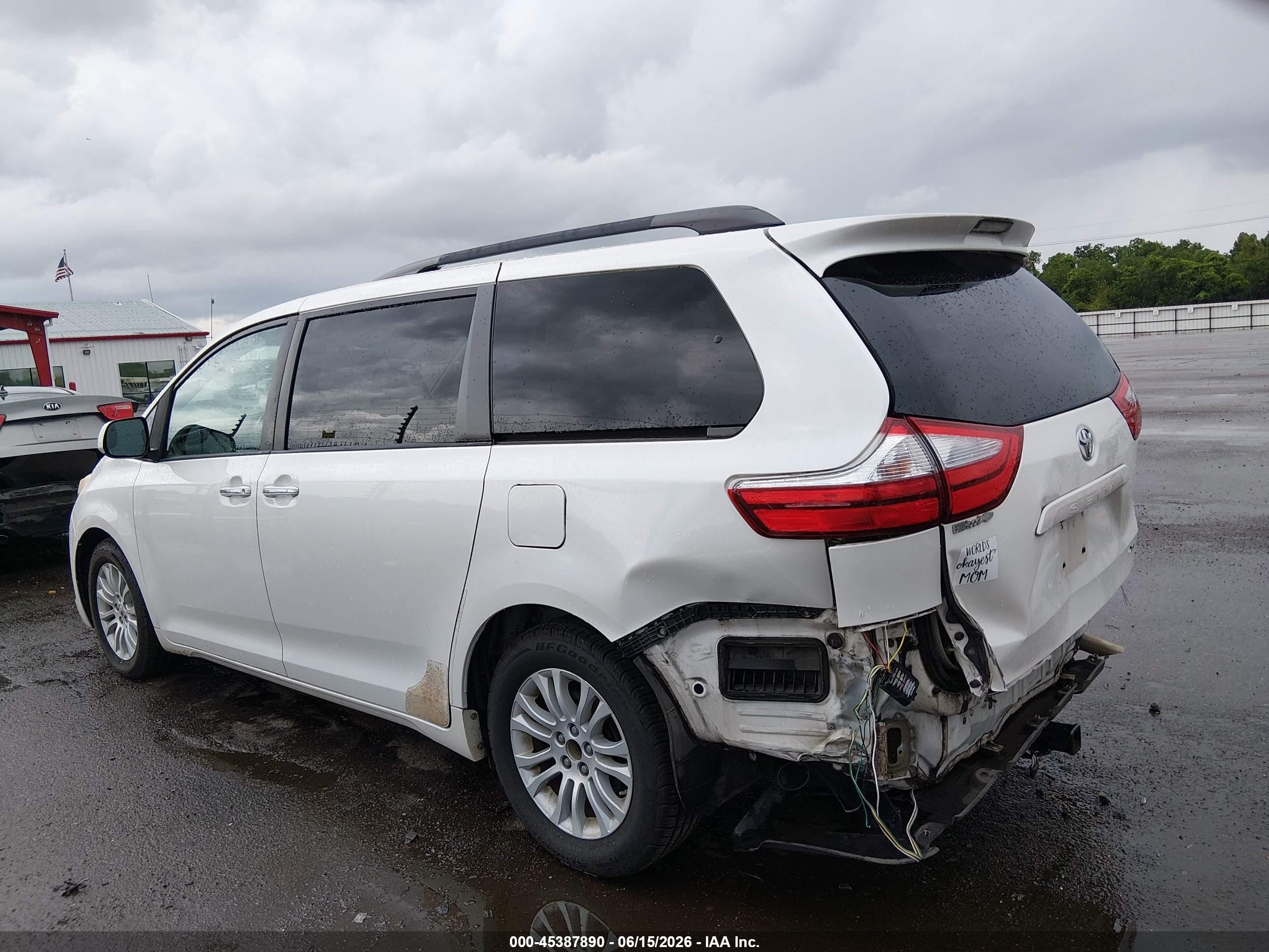 2015 Toyota Sienna Xle 8 Passenger White vin: 5TDYK3DC2FS571711