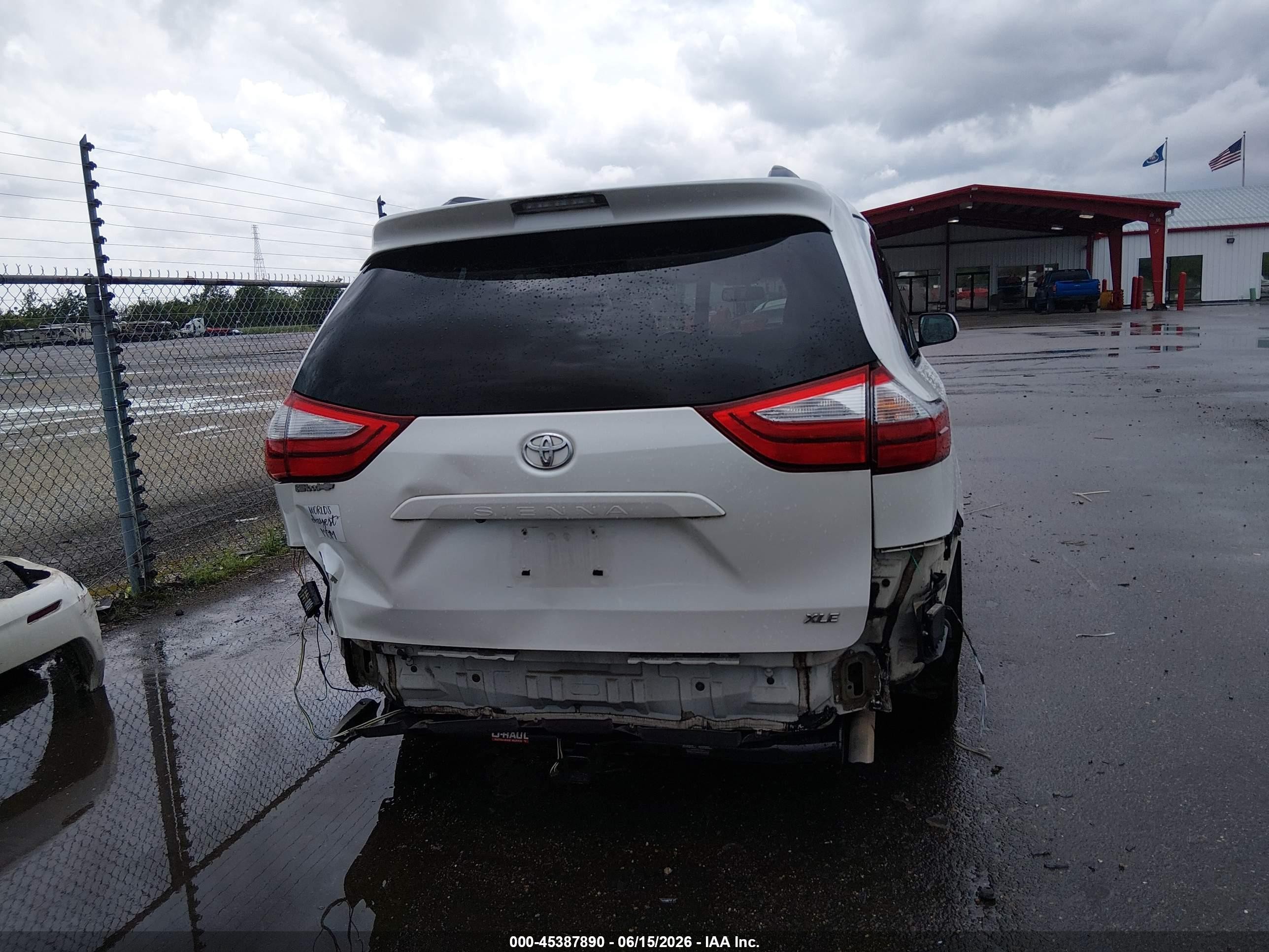 2015 Toyota Sienna Xle 8 Passenger White vin: 5TDYK3DC2FS571711