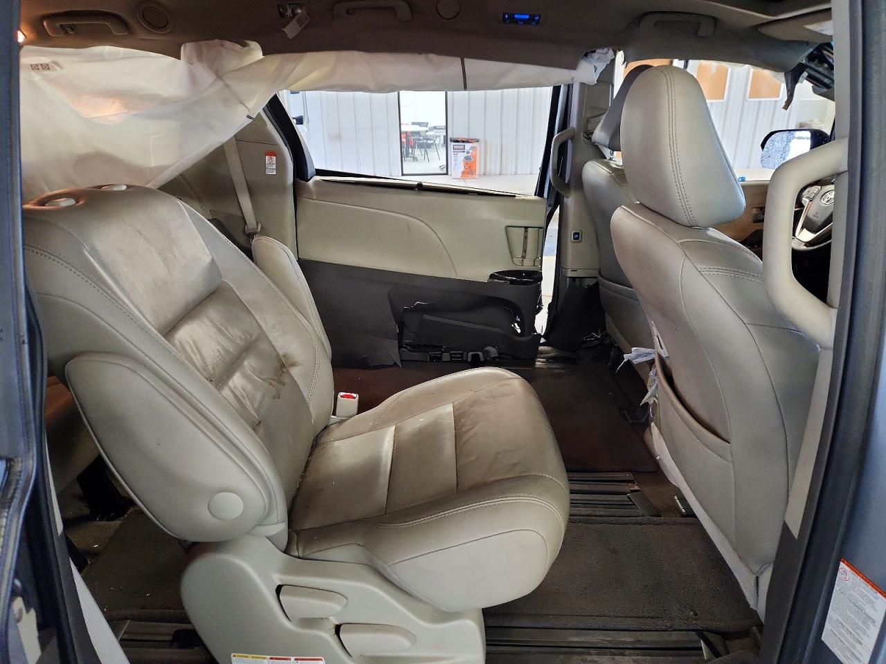 2015 Toyota Sienna Xle 8-passenger Silver vin: 5TDYK3DC2FS571966