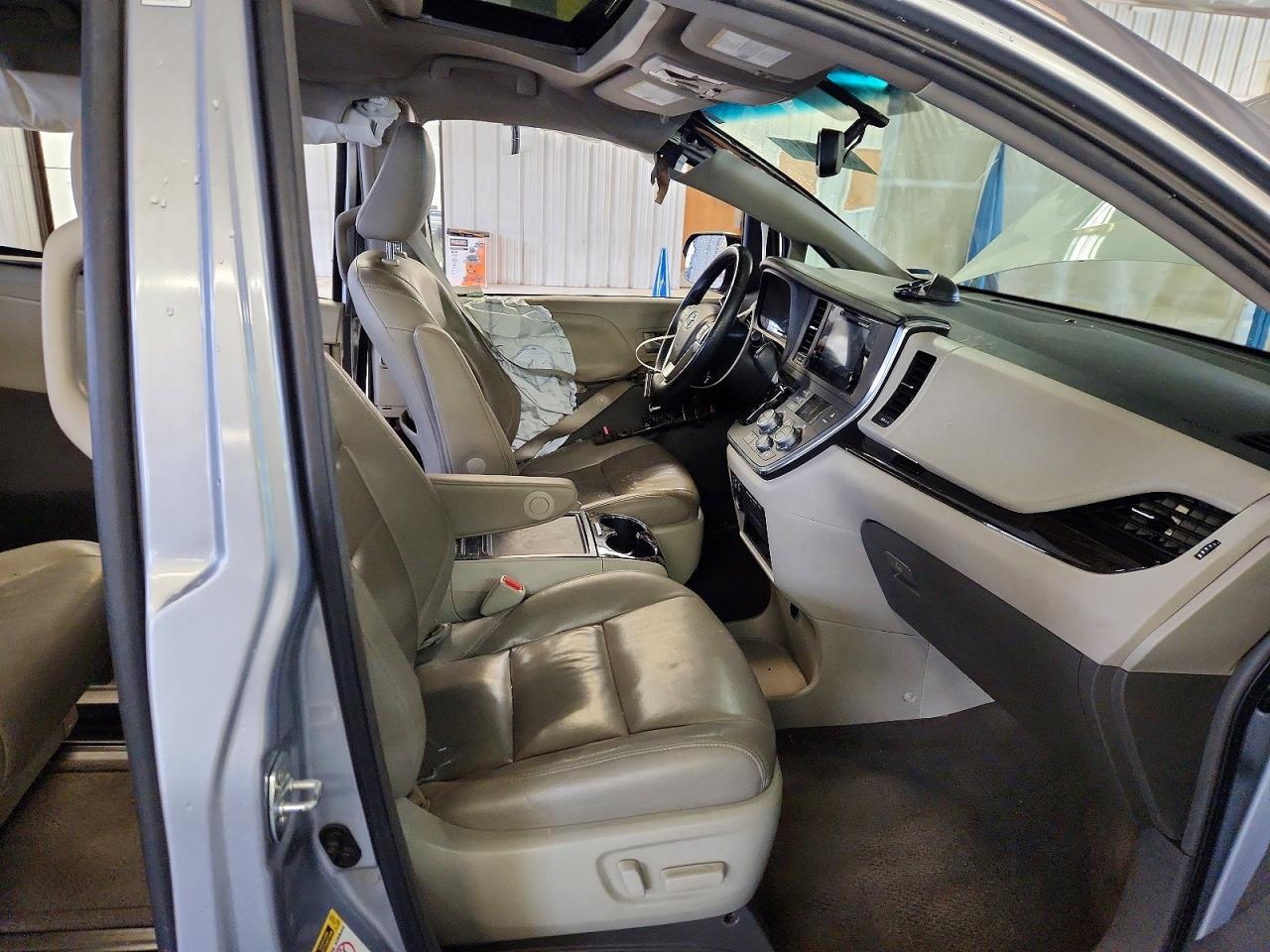 2015 Toyota Sienna Xle 8-passenger Silver vin: 5TDYK3DC2FS571966