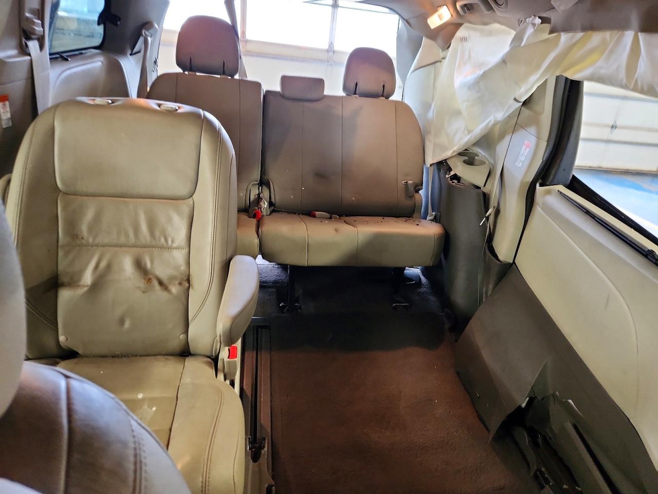 2015 Toyota Sienna Xle 8-passenger Silver vin: 5TDYK3DC2FS571966