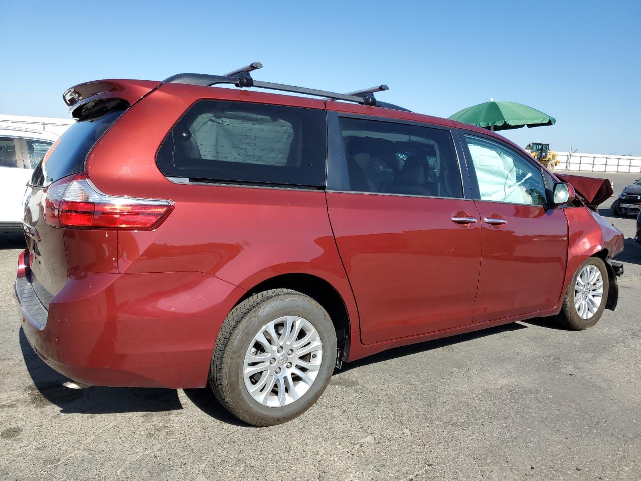 2015 Toyota Sienna Xle Red vin: 5TDYK3DC2FS580506