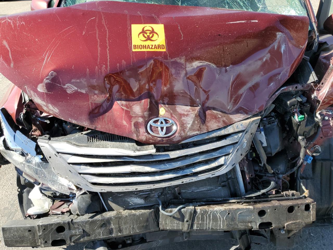 2015 Toyota Sienna Xle Red vin: 5TDYK3DC2FS580506